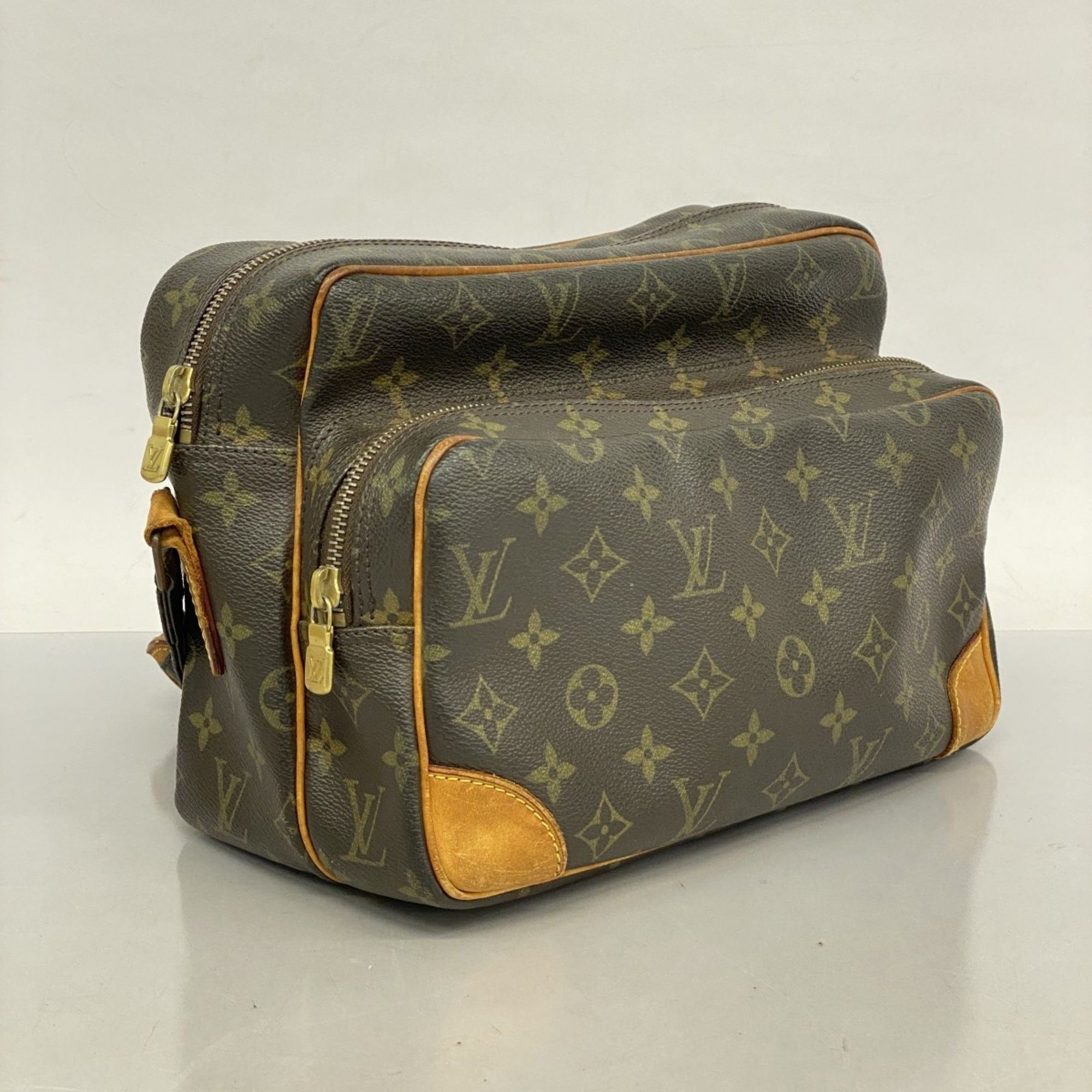 Louis Vuitton Louis Vuitton Nile shoulder Size ONE SIZE - 3 Thumbnail