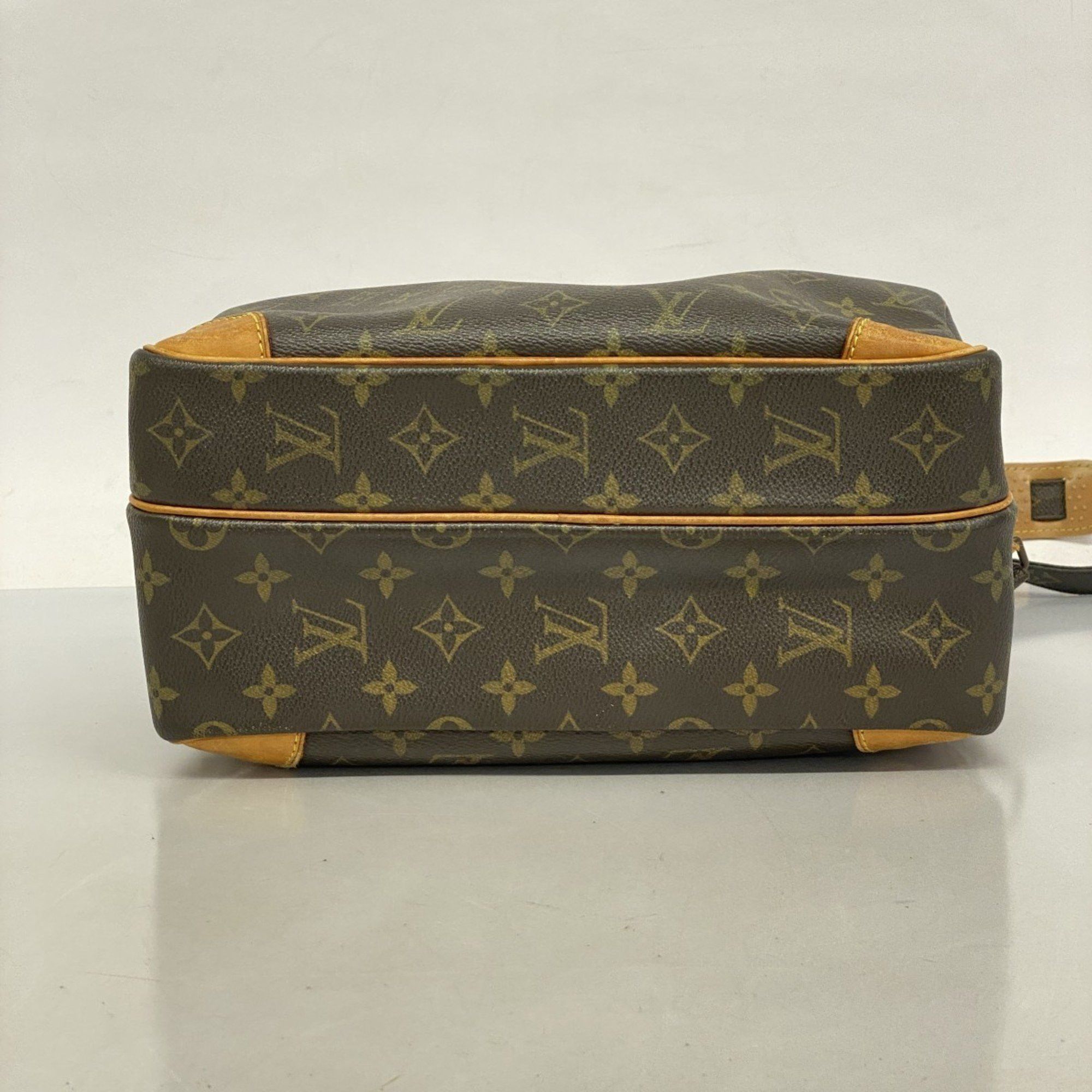 Louis Vuitton Louis Vuitton Nile shoulder Size ONE SIZE - 5 Thumbnail