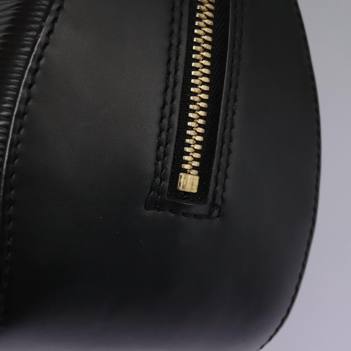 Louis Vuitton Jasmine Black Leather Handbag (Pre-Owned) Size ONE SIZE - 11 Thumbnail