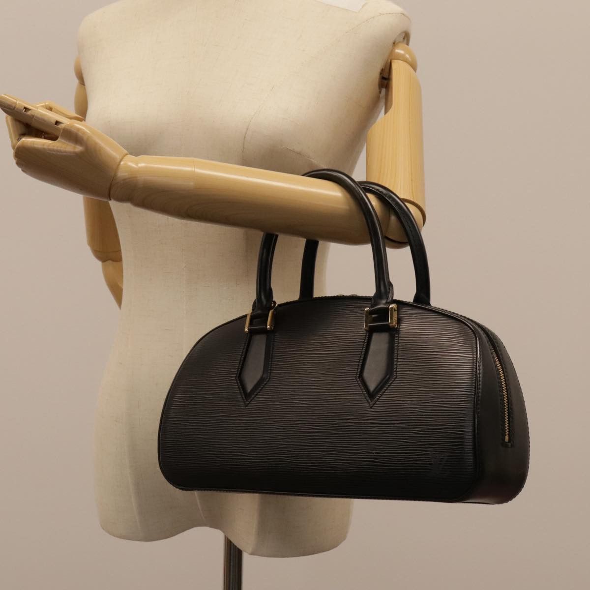 Louis Vuitton Jasmine Black Leather Handbag (Pre-Owned) Size ONE SIZE - 17 Thumbnail