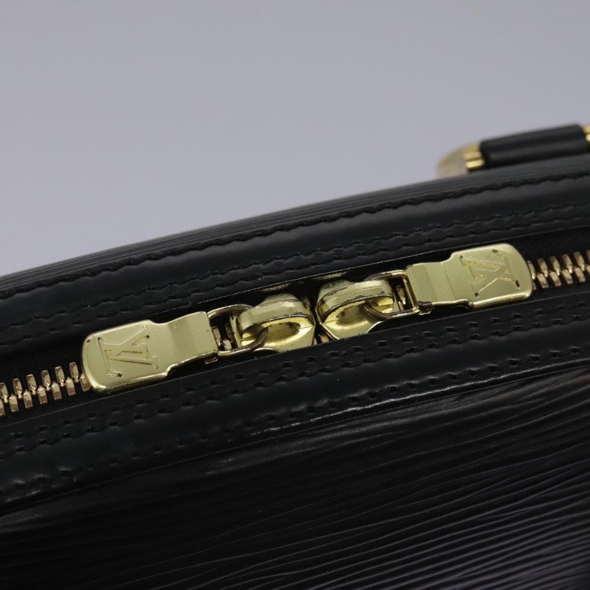 Louis Vuitton Jasmine Black Leather Handbag (Pre-Owned) Size ONE SIZE - 12 Thumbnail