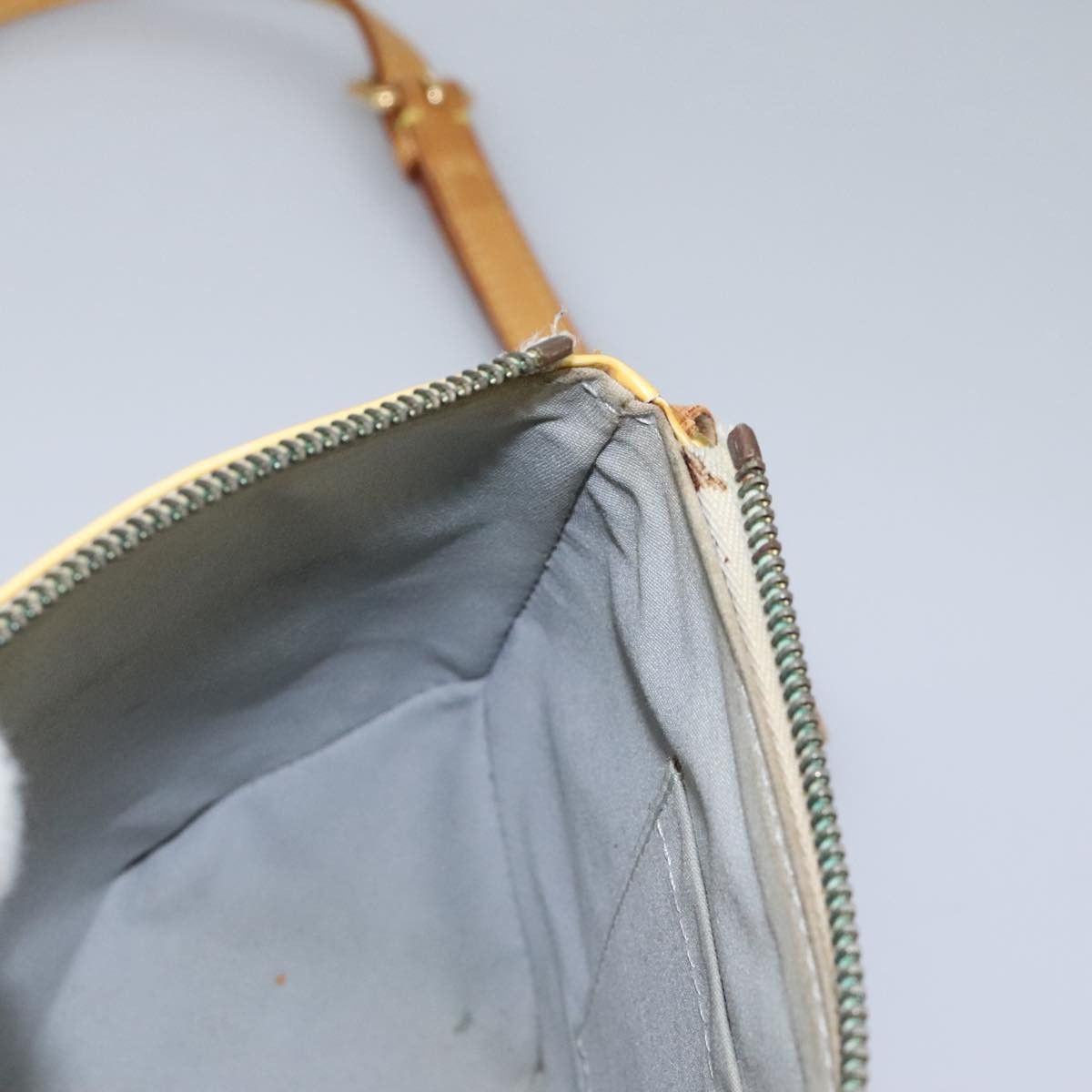 Louis Vuitton Minna Beige Patent Leather Shoulder Bag (Pre-Owned) Size ONE SIZE - 17 Thumbnail