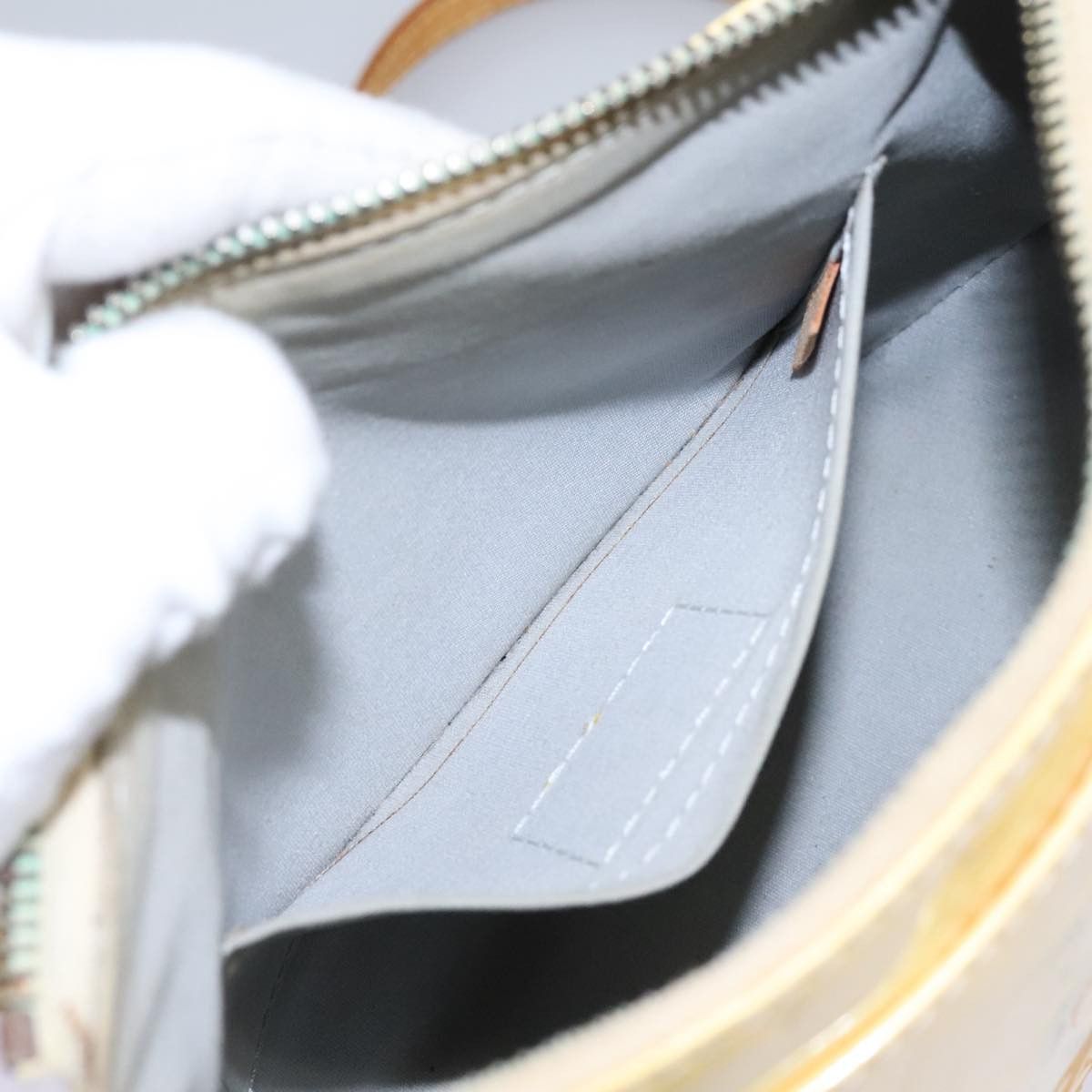 Louis Vuitton Minna Beige Patent Leather Shoulder Bag (Pre-Owned) Size ONE SIZE - 19 Thumbnail