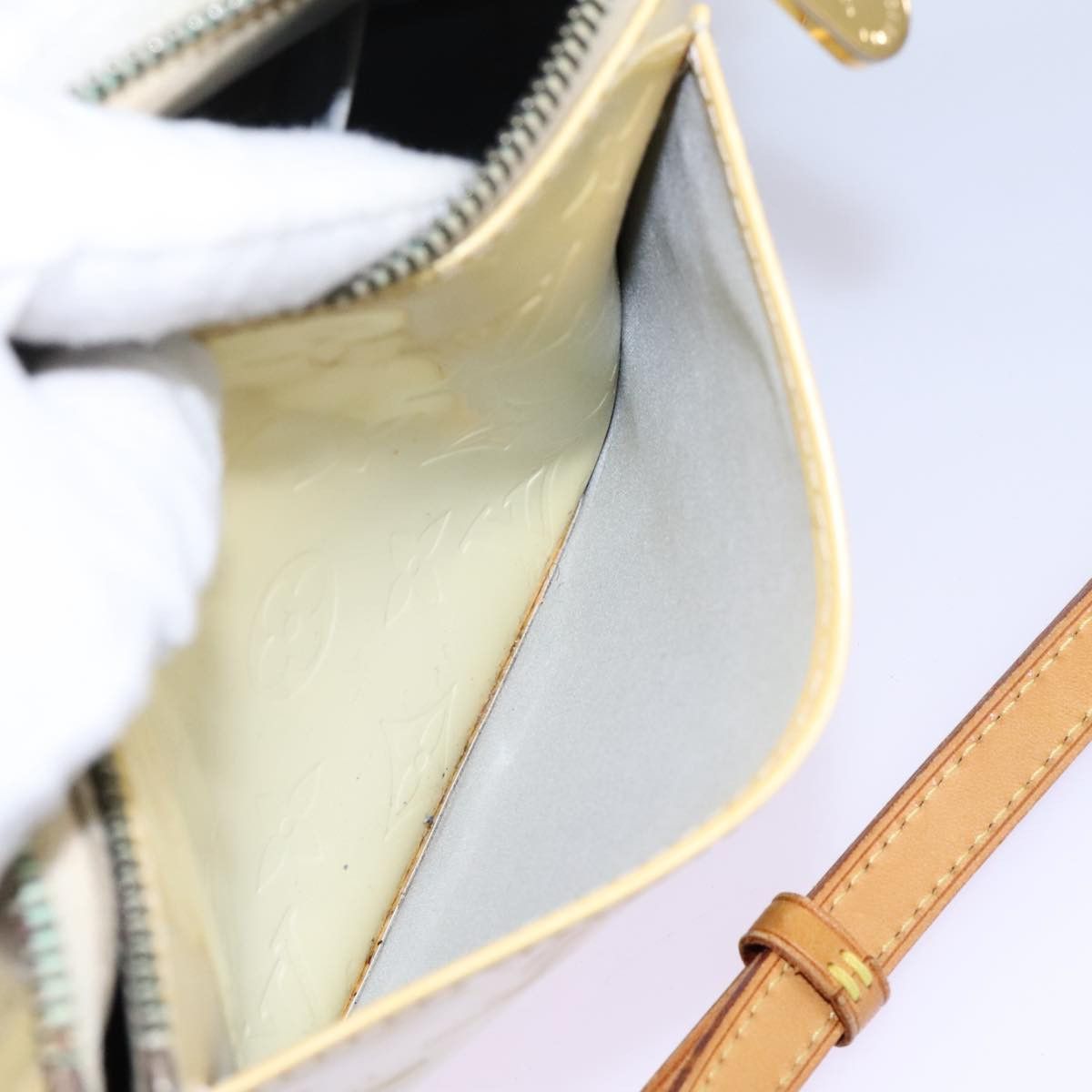 Louis Vuitton Minna Beige Patent Leather Shoulder Bag (Pre-Owned) Size ONE SIZE - 20 Thumbnail