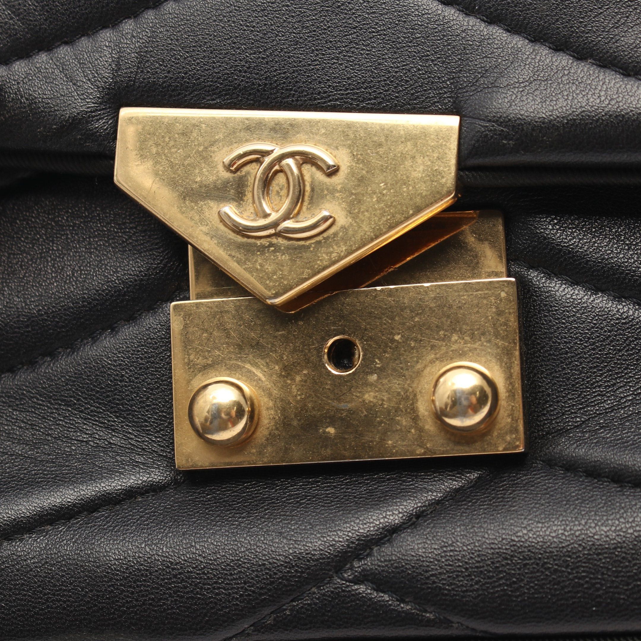 Chanel Chanel Double Chain Shoulder Bag Wave Stitch Lambskin Black Gold Hardware Size ONE SIZE - 6 Thumbnail