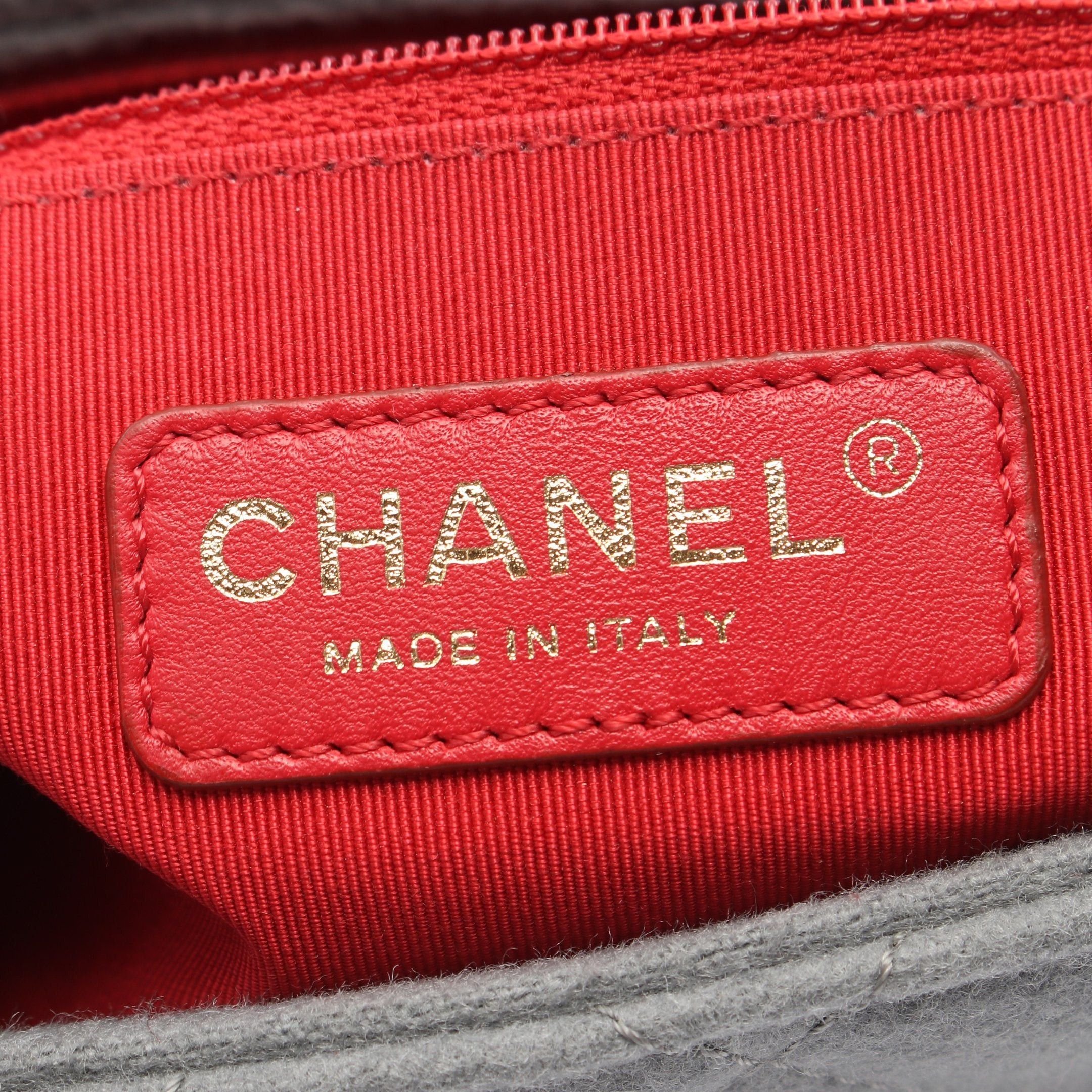 Chanel Chanel Matelasse Double Chain Shoulder Bag Feutre Leather Canvas Gray Red Antique Gold Hardware Size ONE SIZE - 4 Thumbnail