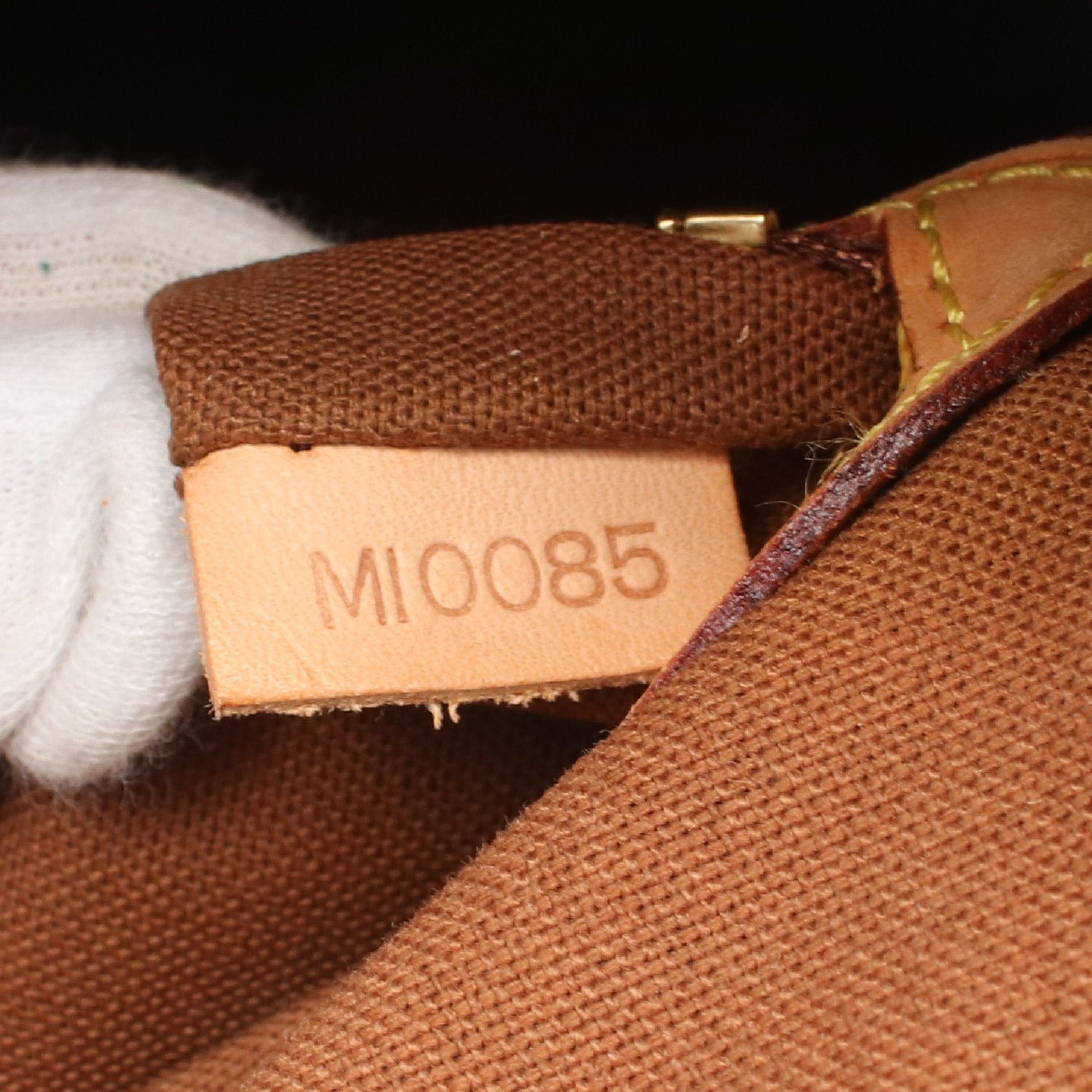 Louis Vuitton Louis Vuitton Batignolles Vertical Monogram Shoulder Bag Tote Leather Brown Size ONE SIZE - 5 Thumbnail