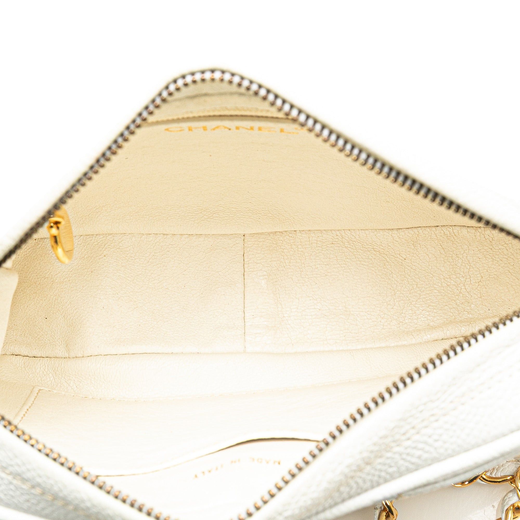 Chanel Chanel Quilted Caviar CC Camera Bag White Size ONE SIZE - 4 Thumbnail