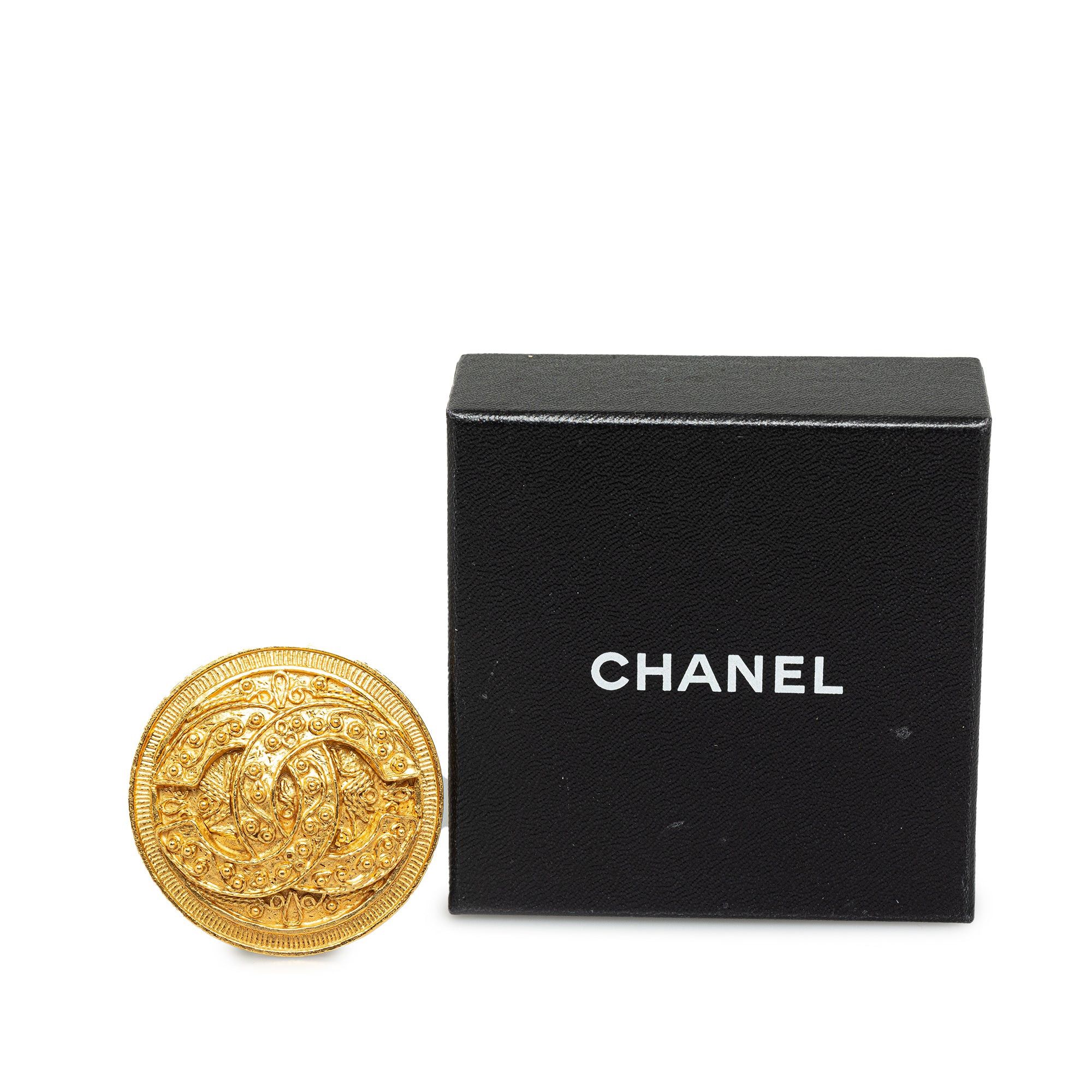 Chanel Chanel CC Round Brooch Gold Size ONE SIZE - 3 Thumbnail