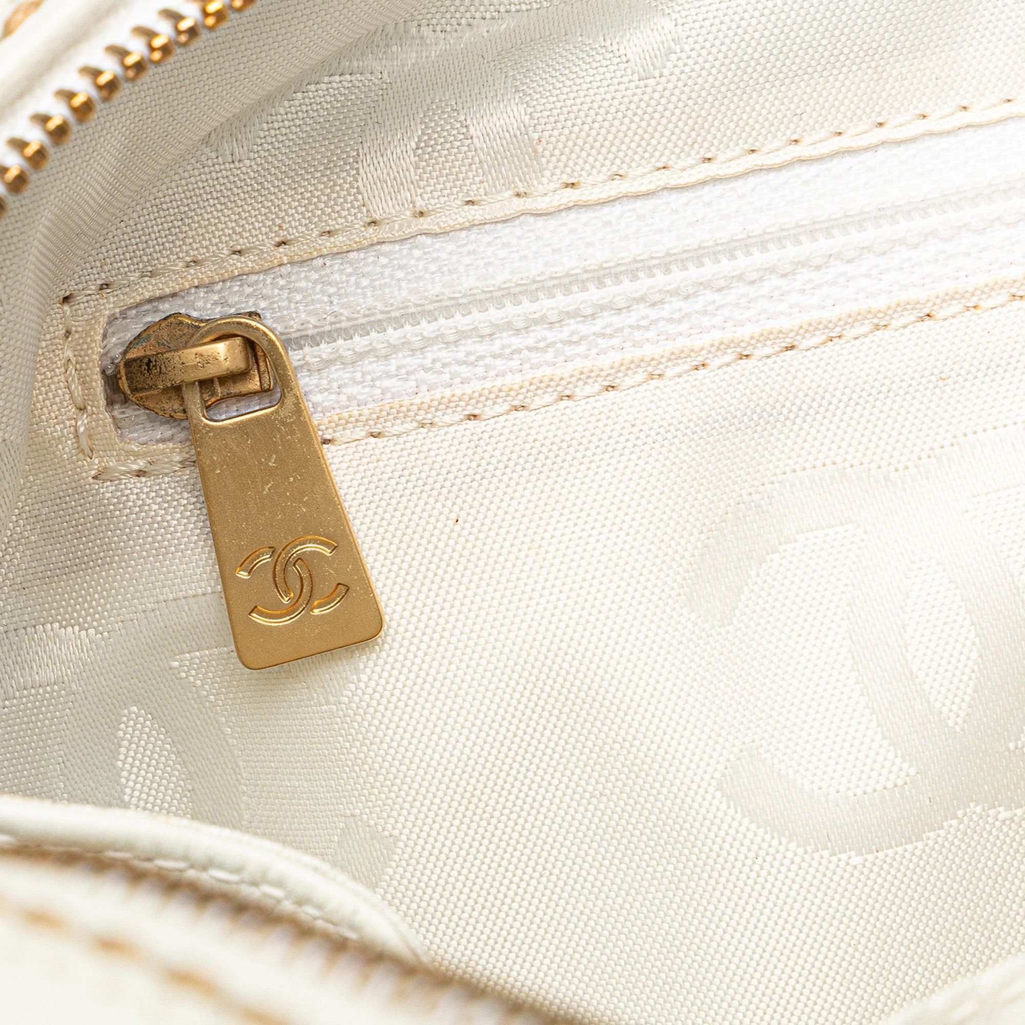 Chanel Chanel CC Quilted Lambskin Wild Stitch Handbag White Size ONE SIZE - 11 Thumbnail