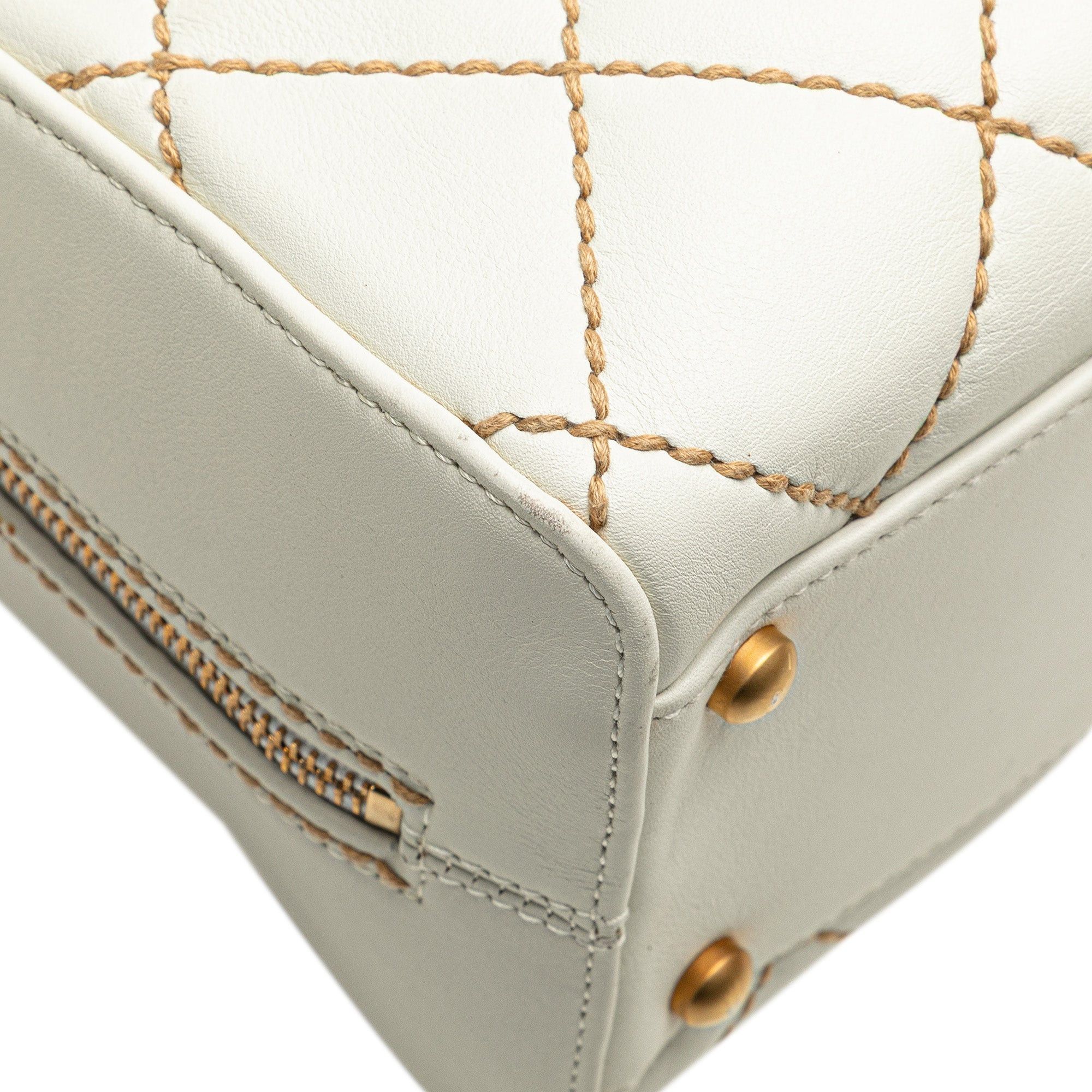 Chanel Chanel CC Quilted Lambskin Wild Stitch Handbag White Size ONE SIZE - 15 Thumbnail