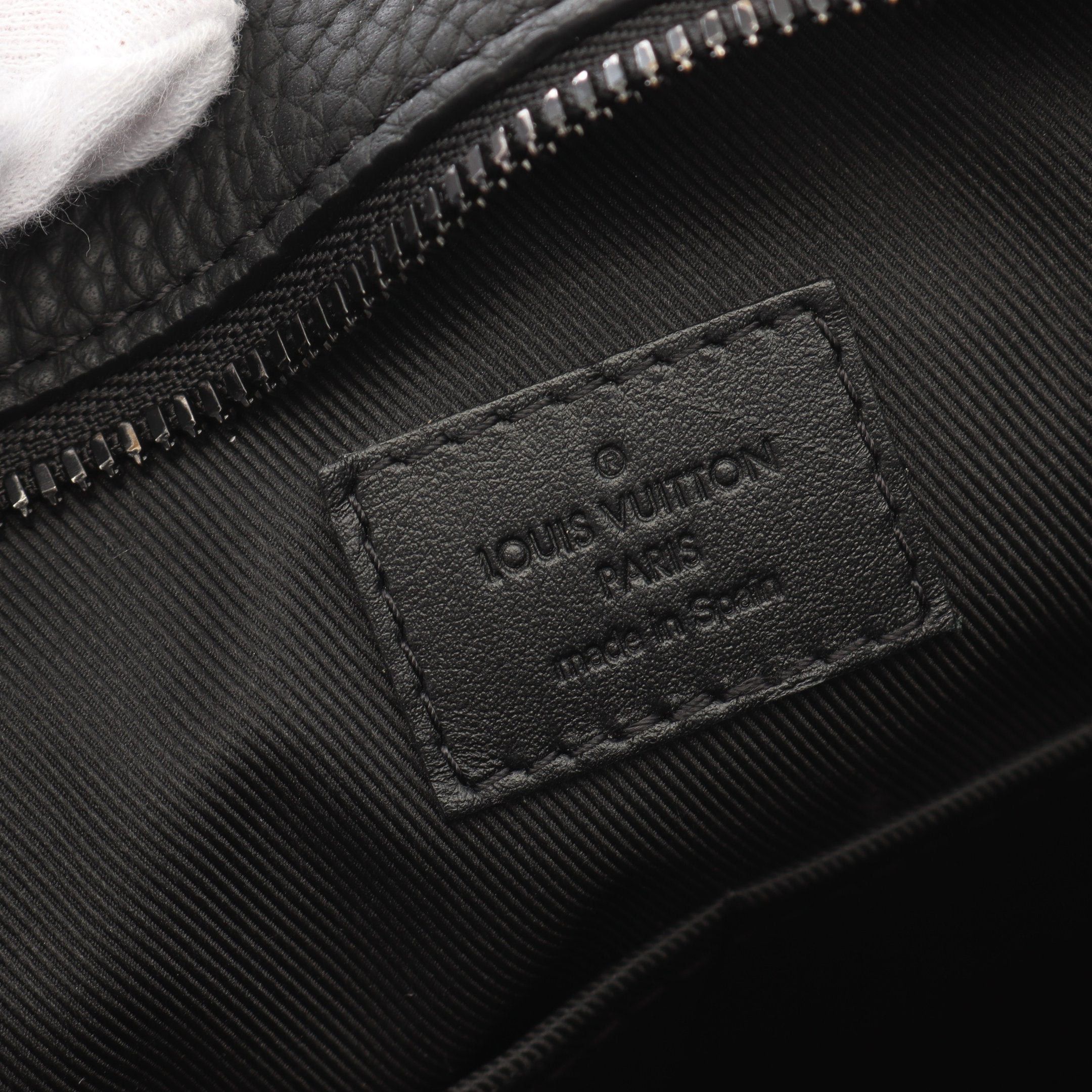 Louis Vuitton Louis Vuitton Christopher Tote Handbag Bag Leather Black Size ONE SIZE - 4 Thumbnail