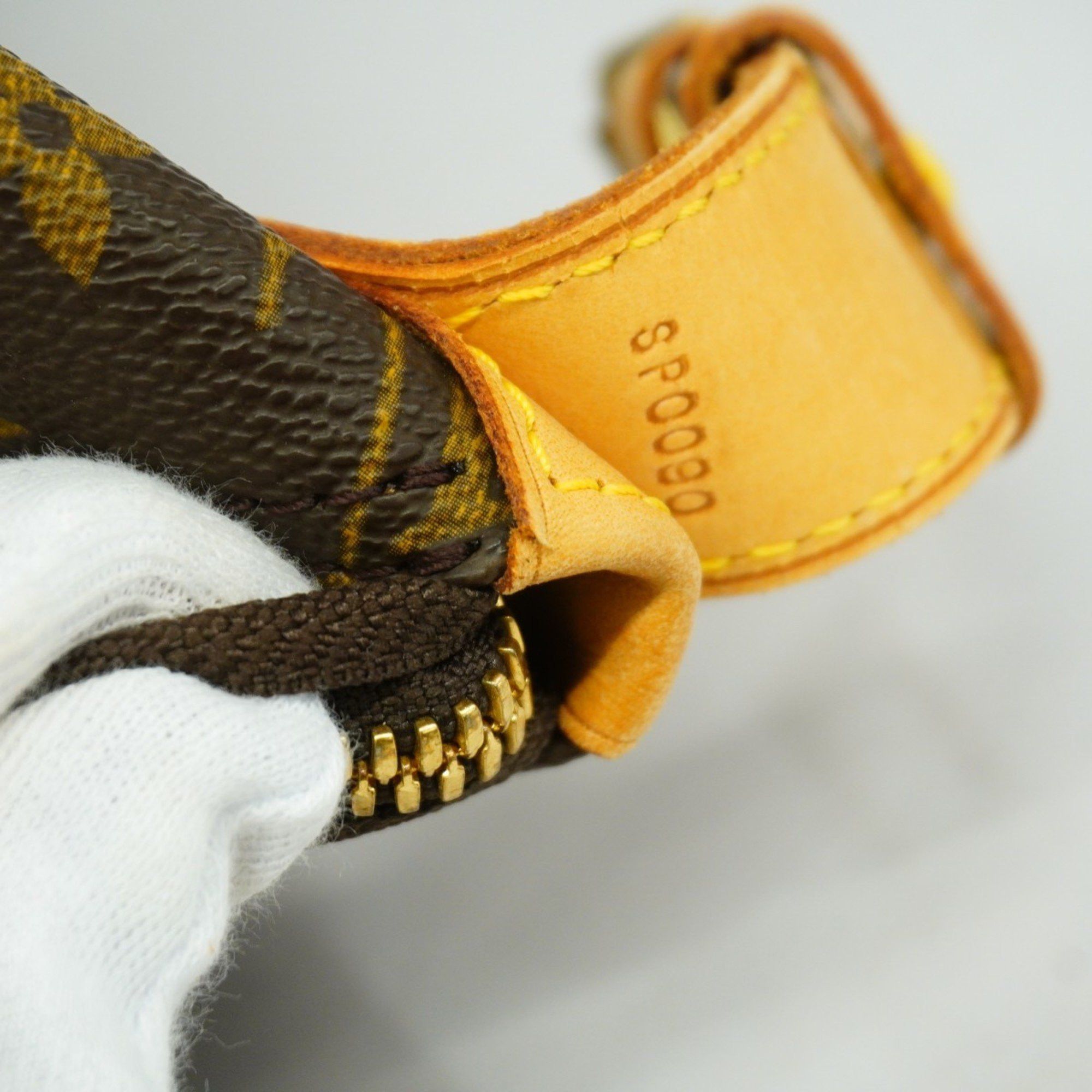 Louis Vuitton Louis Vuitton Cruiser travel Size ONE SIZE - 12 Thumbnail