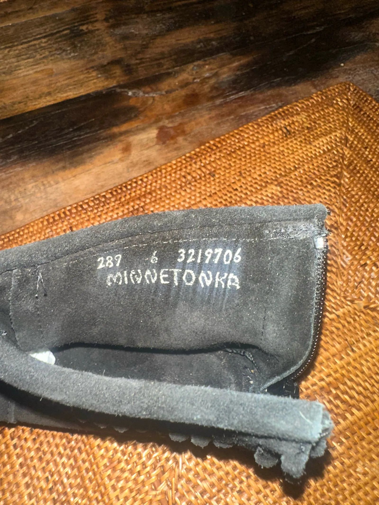 Minnetonka Minnetonka Shoes Size US 6 / IT 36 - 2 Thumbnail