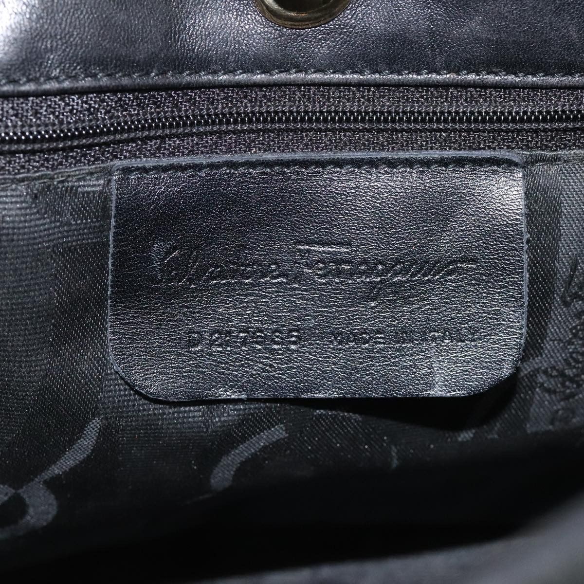 Salvatore Ferragamo Gancini Black Leather Shoulder Bag (Pre-Owned) Size ONE SIZE - 12 Thumbnail