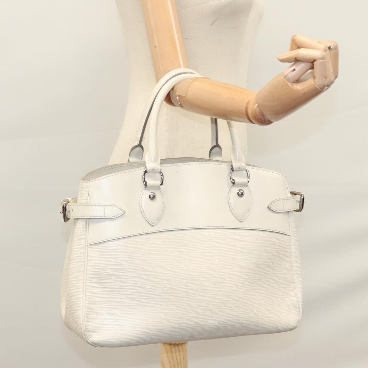 Louis Vuitton Passy White Leather Handbag (Pre-Owned) Size ONE SIZE - 18 Thumbnail