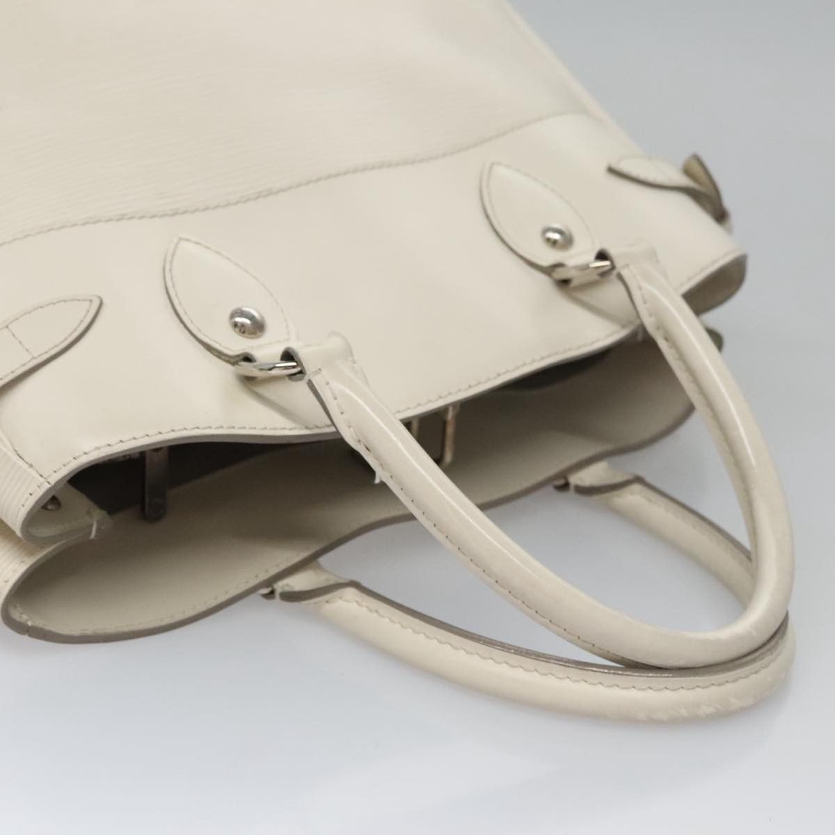 Louis Vuitton Passy White Leather Handbag (Pre-Owned) Size ONE SIZE - 13 Thumbnail