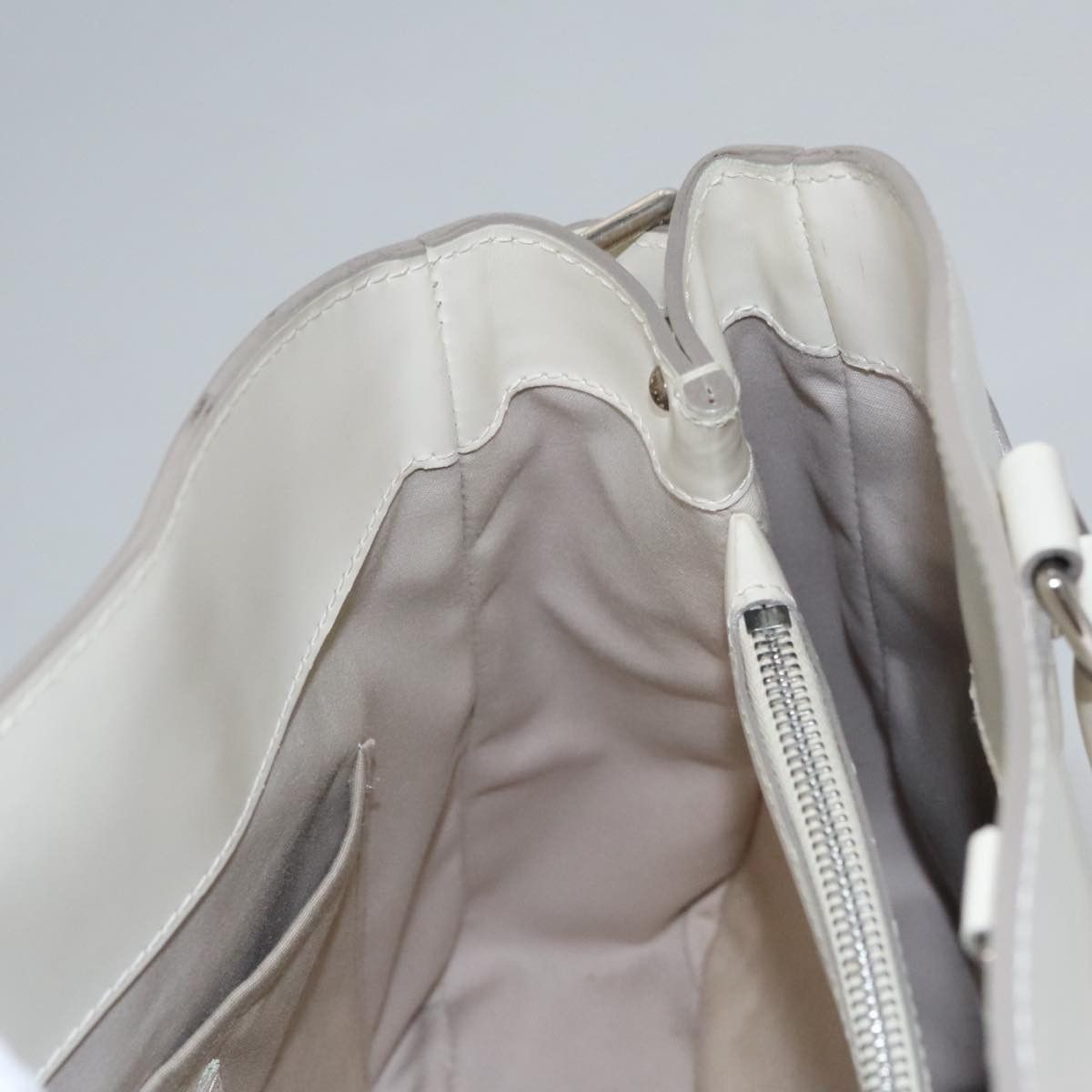 Louis Vuitton Passy White Leather Handbag (Pre-Owned) Size ONE SIZE - 19 Thumbnail