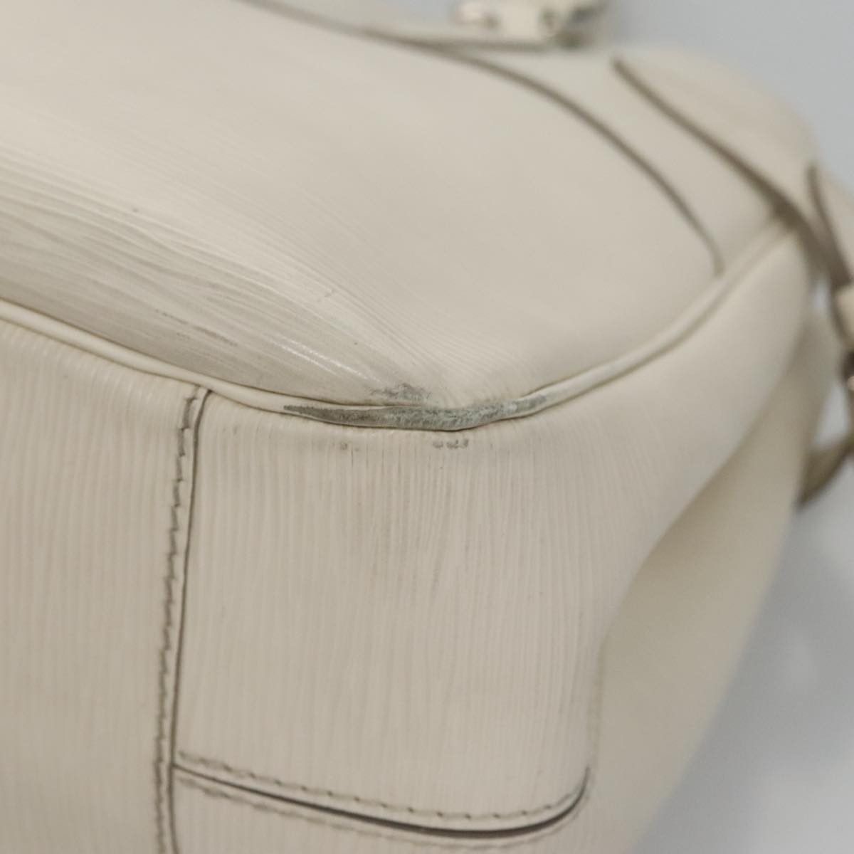 Louis Vuitton Passy White Leather Handbag (Pre-Owned) Size ONE SIZE - 9 Thumbnail