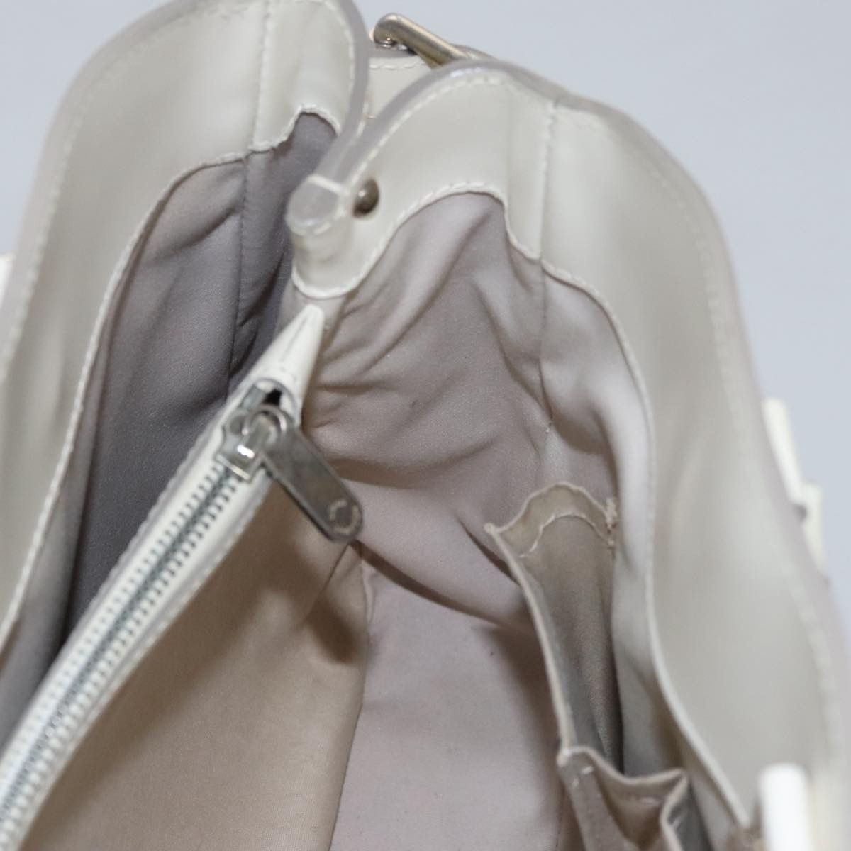 Louis Vuitton Passy White Leather Handbag (Pre-Owned) Size ONE SIZE - 20 Thumbnail