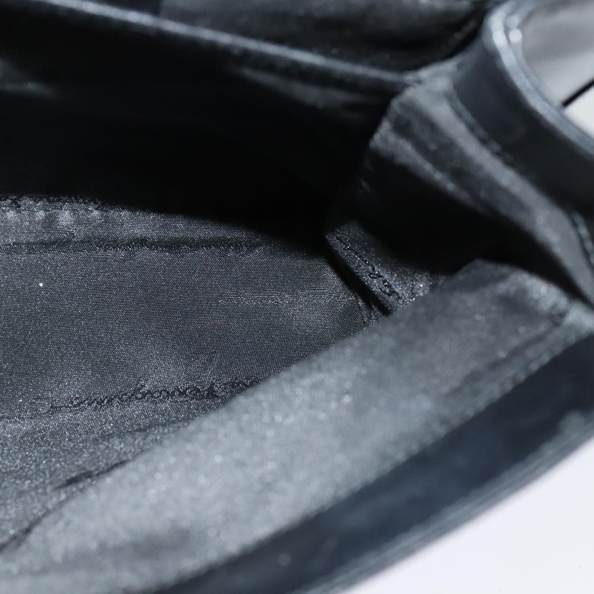 Salvatore Ferragamo Gancini Black Leather Handbag (Pre-Owned) Size ONE SIZE - 18 Thumbnail