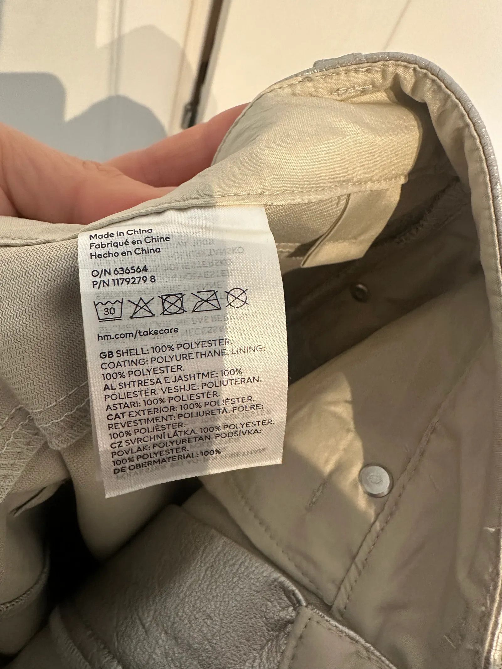H&M H&M Byxor i fuskskinn Pants Size 26" / US 2 / IT 38 - 3 Thumbnail