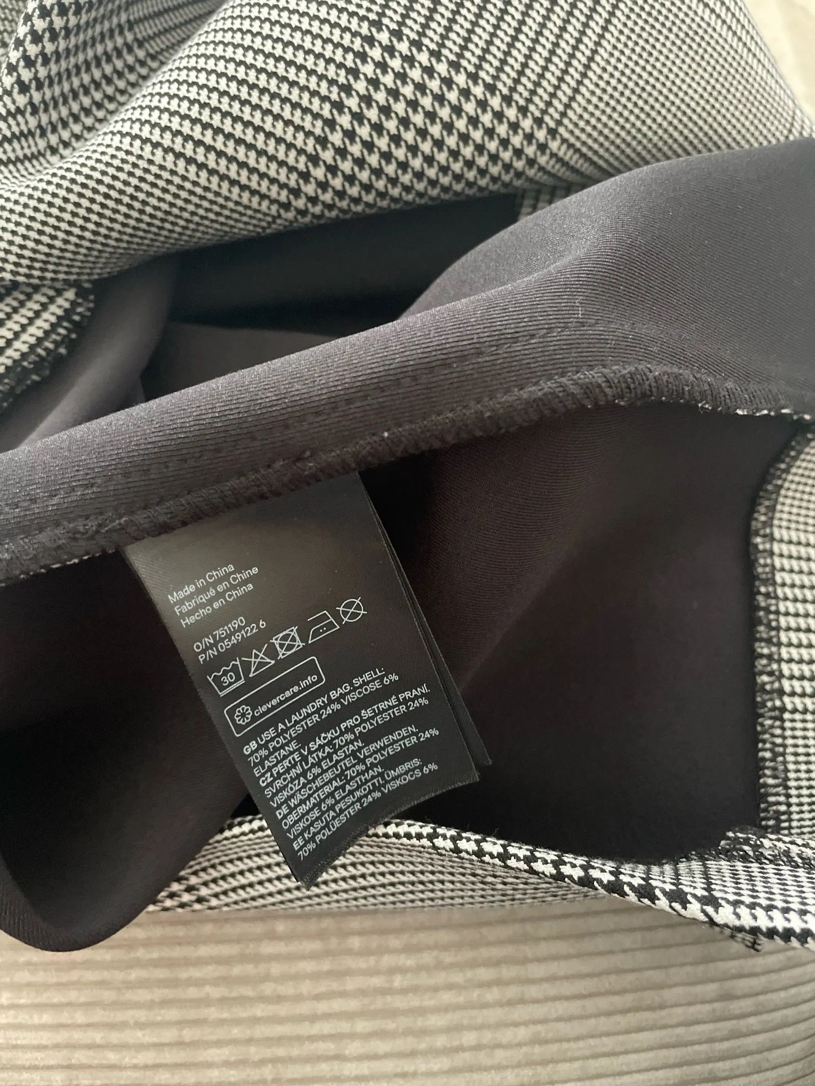H&M H&M Skirt Size 27" / US 4 / IT 40 - 2 Thumbnail