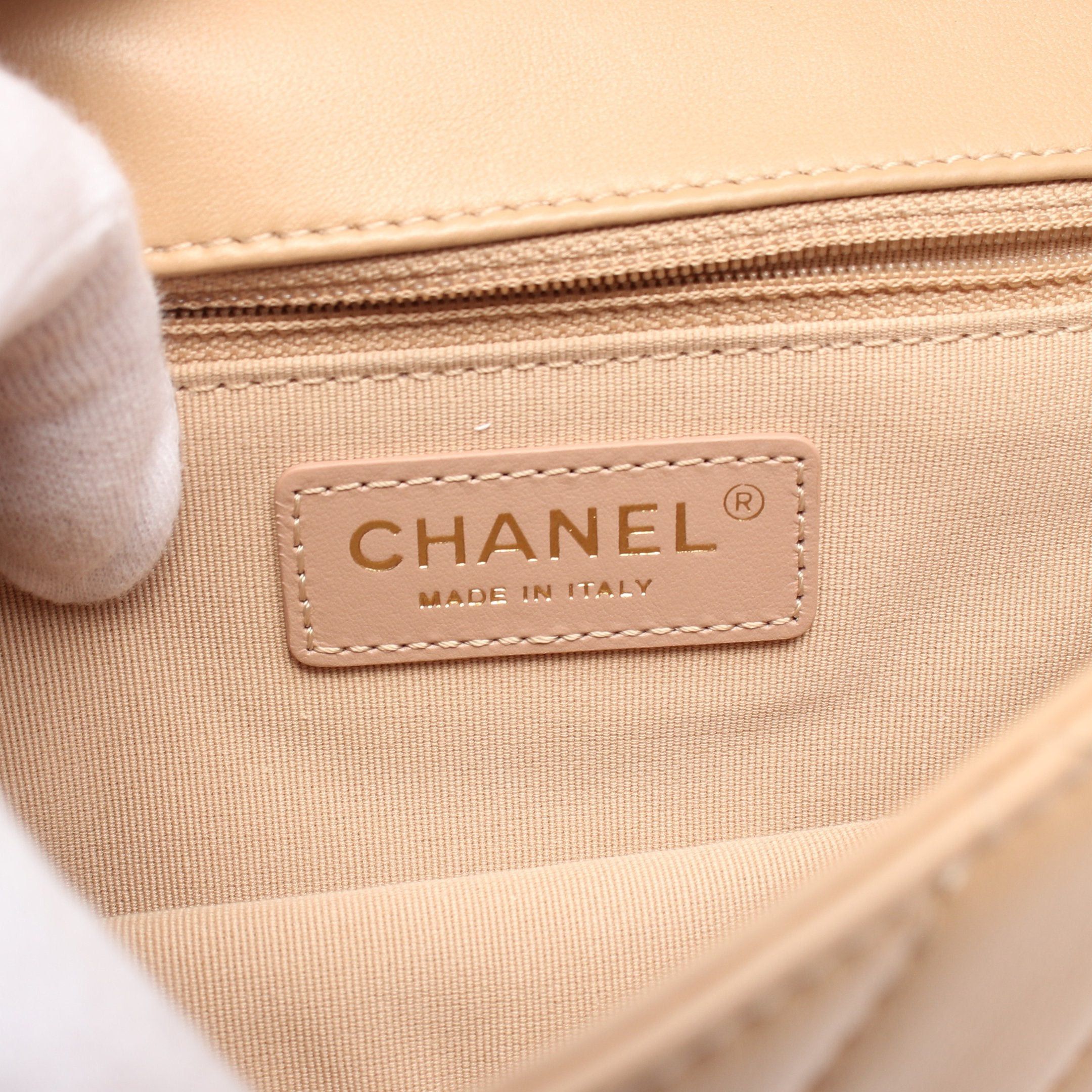 Chanel Chanel Matelasse Chain Shoulder Bag Leather Beige Gold Hardware Size ONE SIZE - 4 Thumbnail