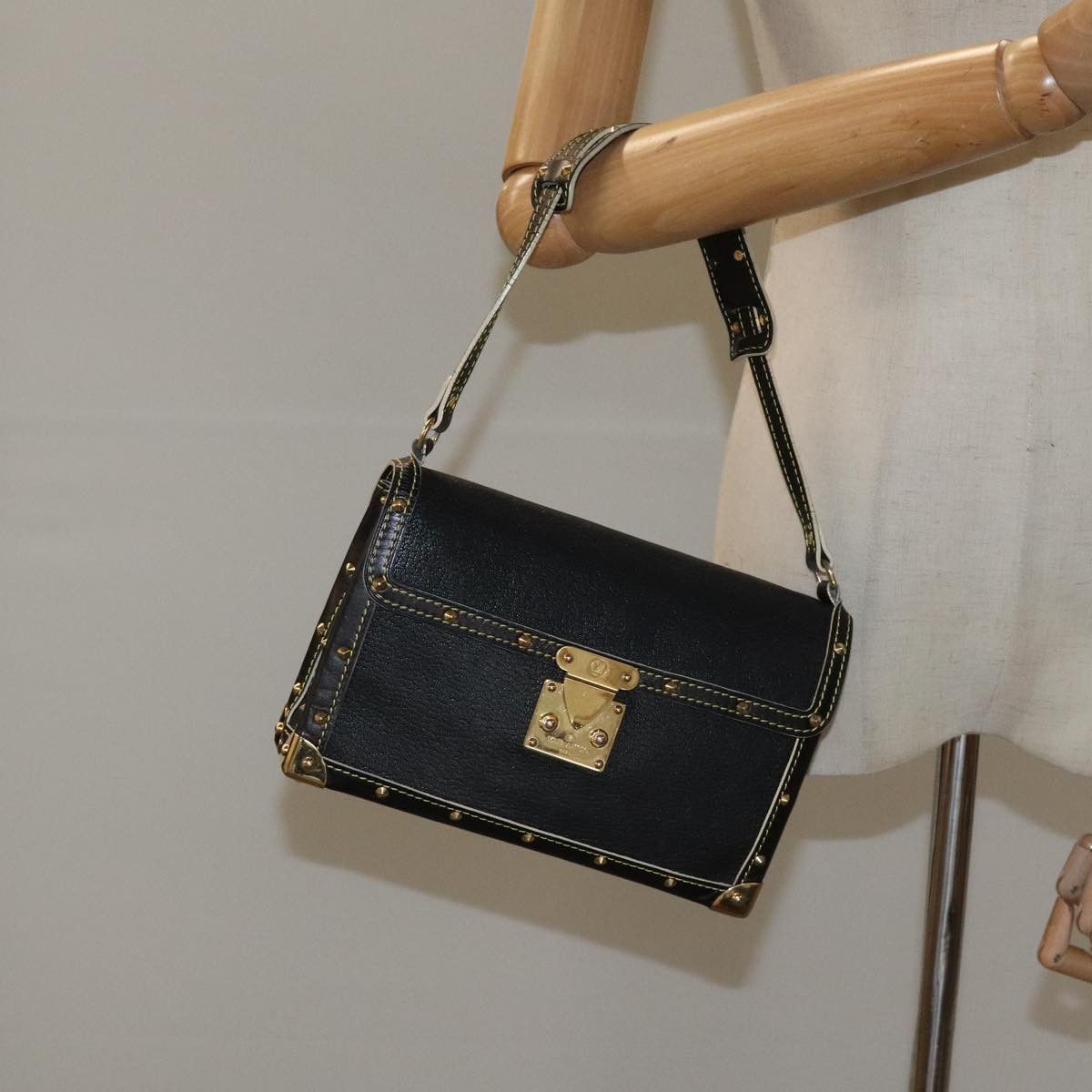 Louis Vuitton Suhali Black Leather Shoulder Bag (Pre-Owned) Size ONE SIZE - 11 Thumbnail