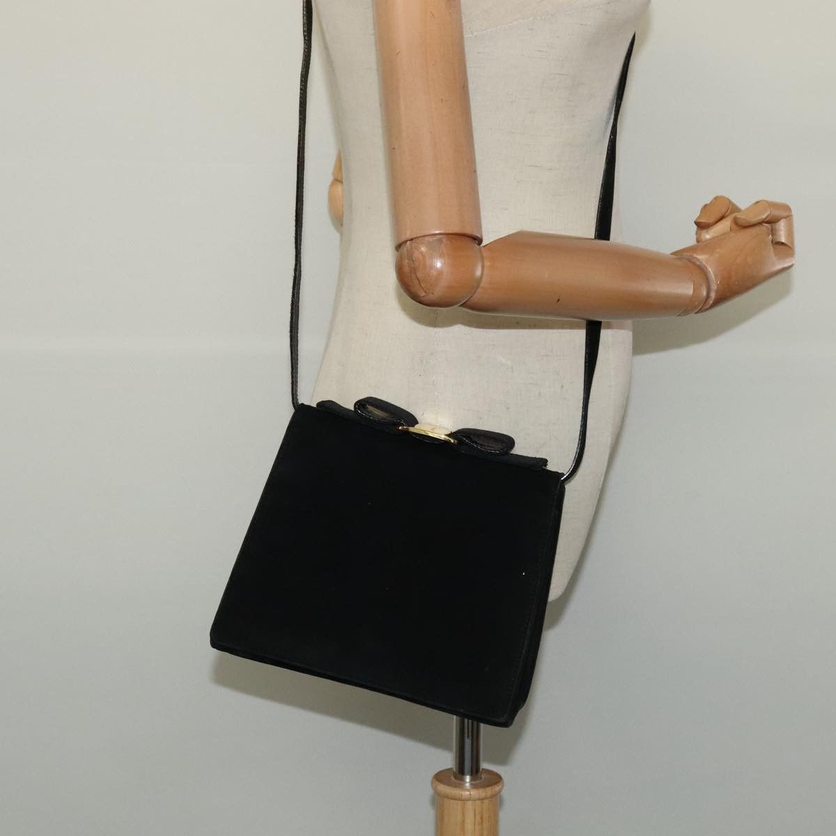 Salvatore Ferragamo Vara Black Suede Shoulder Bag (Pre-Owned) Size ONE SIZE - 12 Thumbnail