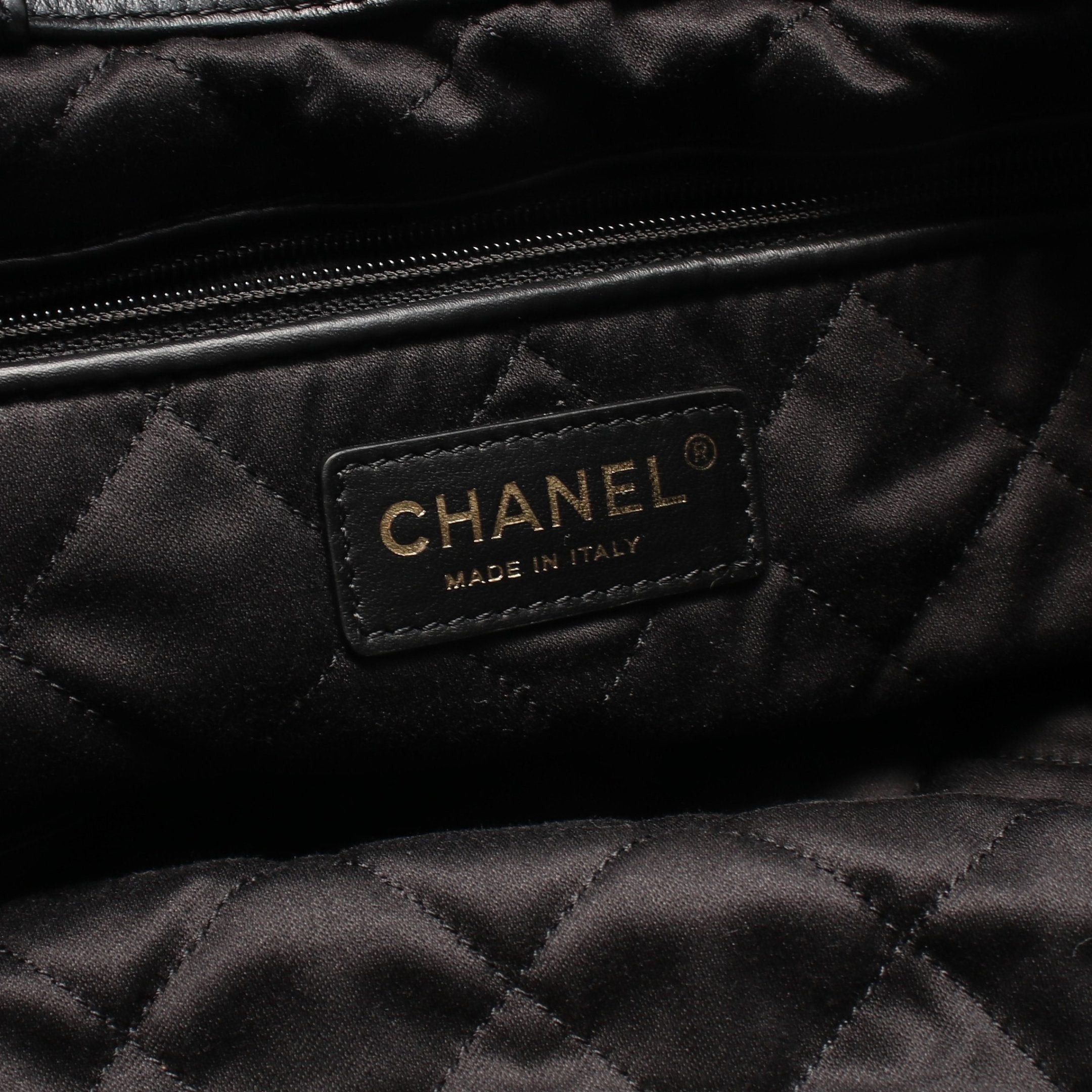 Chanel Chanel 19 Dizeneuf Matelasse Backpack Rucksack Leather Black Gold Hardware Size ONE SIZE - 4 Thumbnail
