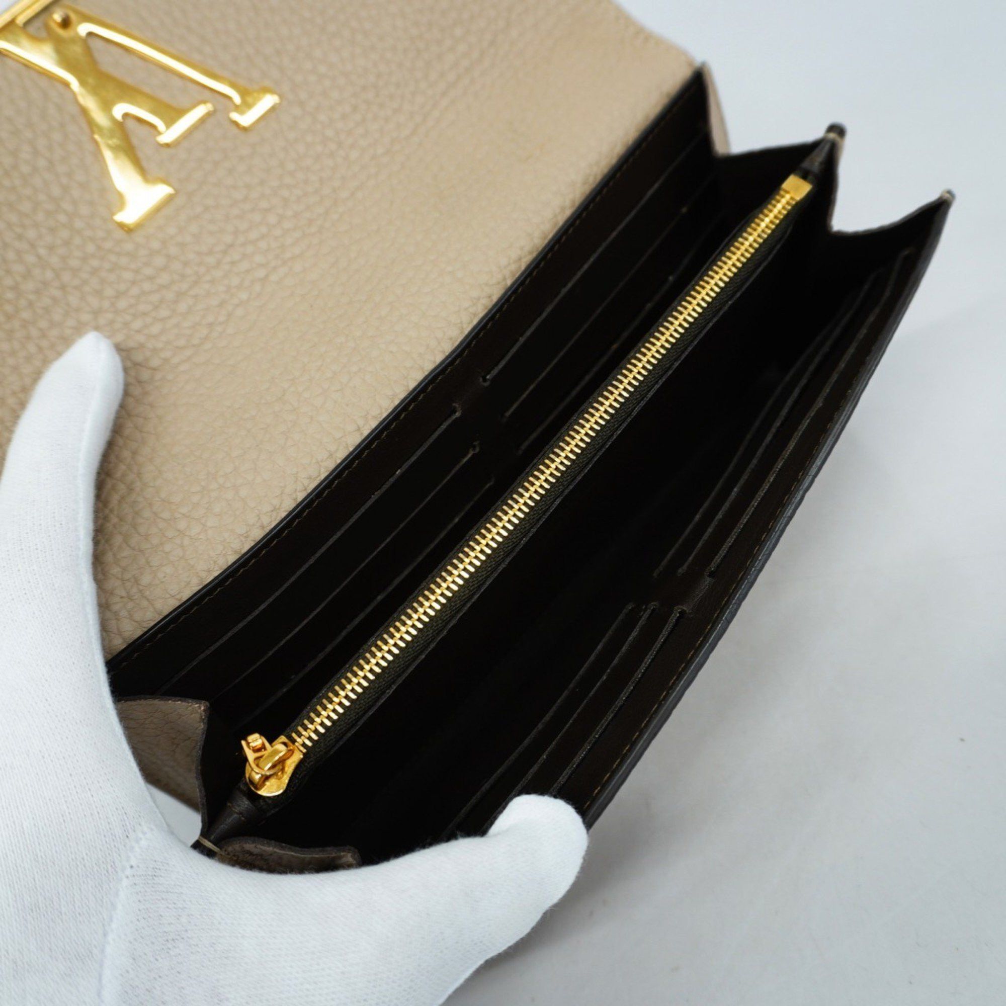 Louis Vuitton Louis Vuitton Capucines wallet Size ONE SIZE - 12 Thumbnail