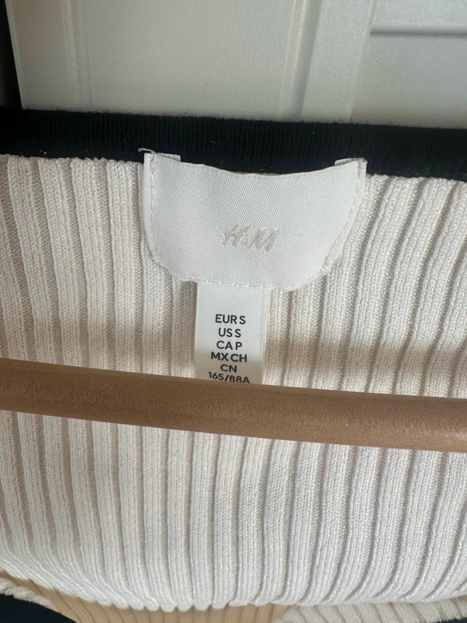H&M HM Sweater Size S / US 4 / IT 40 - 2 Thumbnail