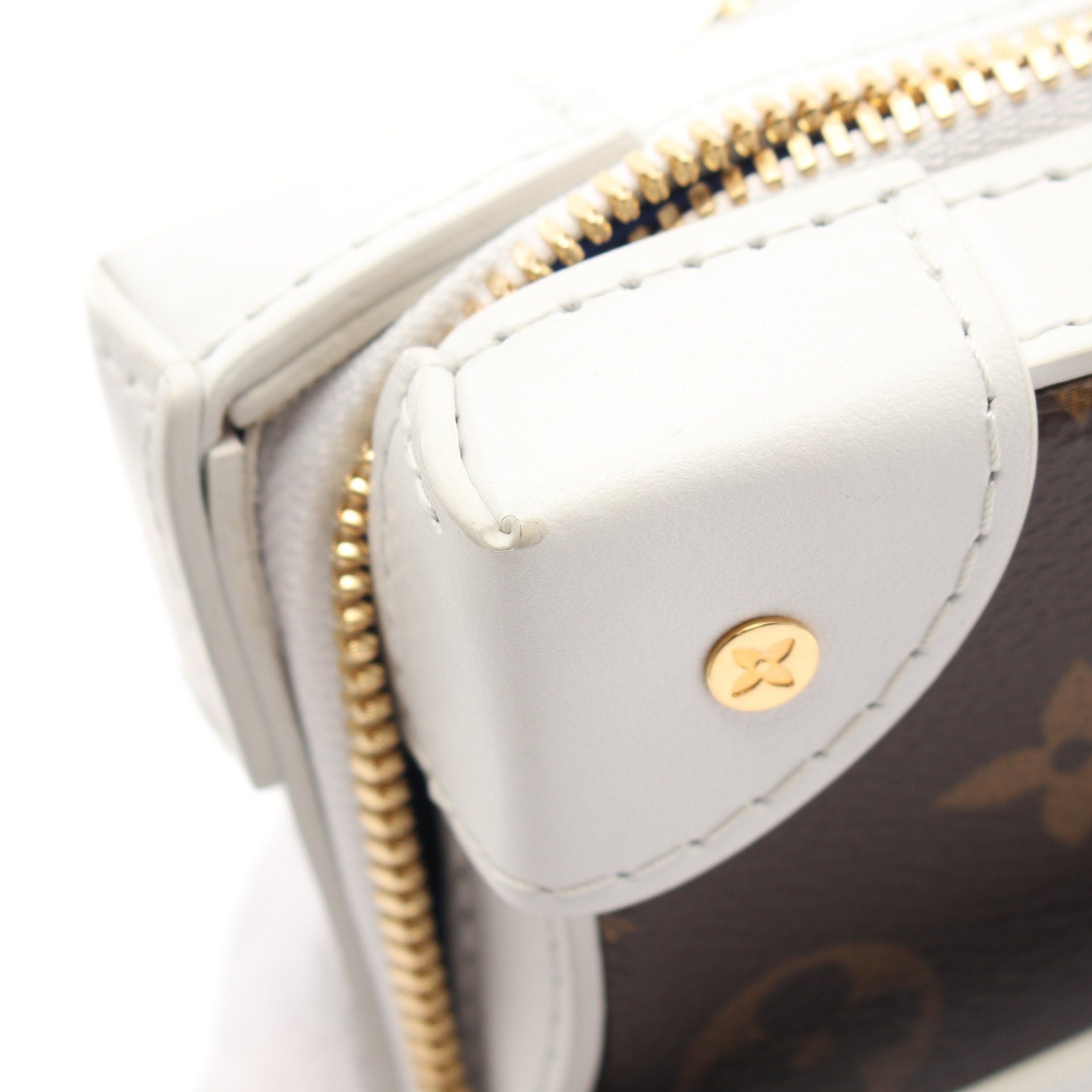 Louis Vuitton Louis Vuitton Lv * Nba Soft Trunk Phone Box Monogram Body Bag Leather Fabric Brown White Size ONE SIZE - 7 Thumbnail