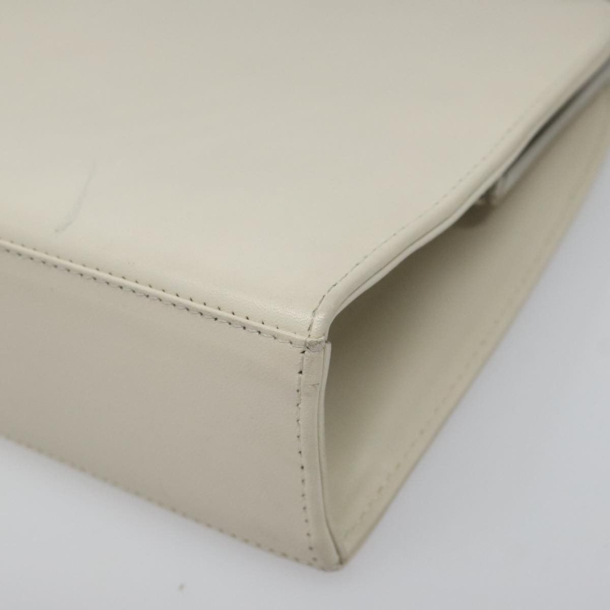 Burberry White Leather Shoulder Bag (Pre-Owned) Size ONE SIZE - 7 Thumbnail