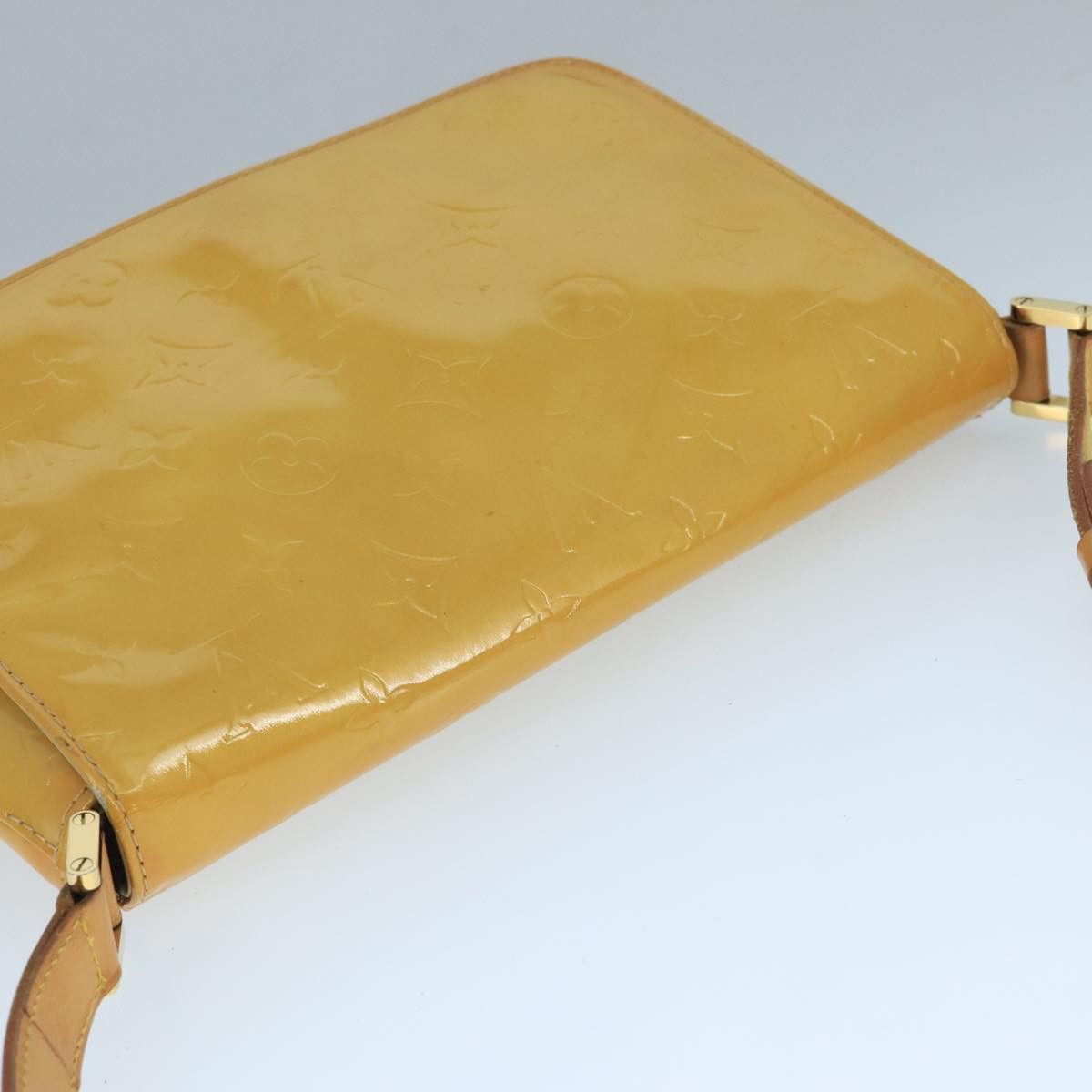 Louis Vuitton Thompson Street Beige Patent Leather Shoulder Bag Size ONE SIZE - 18 Thumbnail