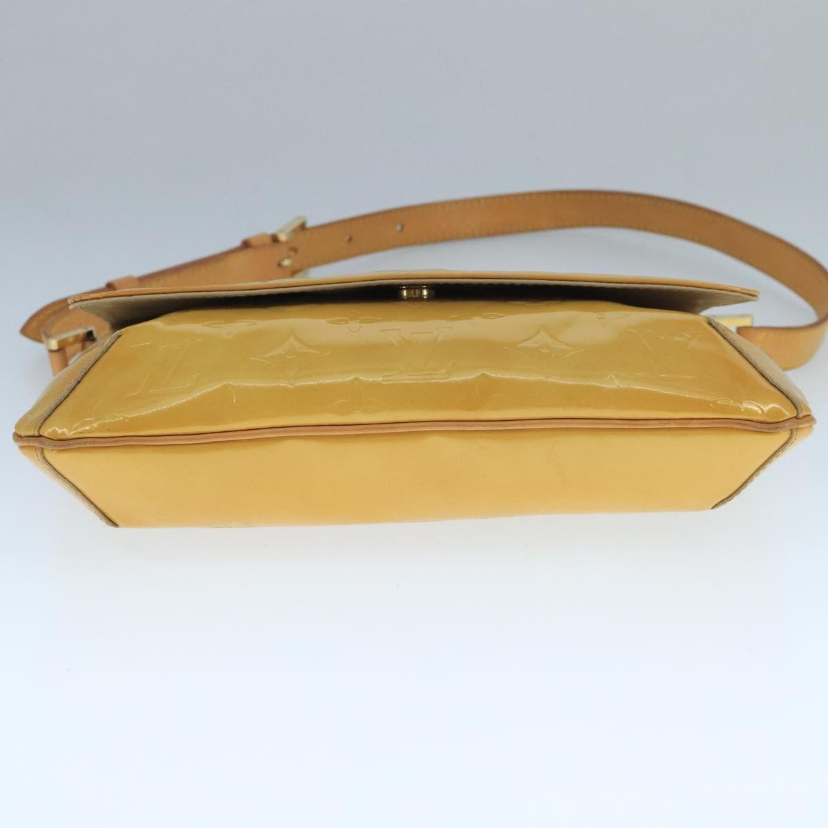 Louis Vuitton Thompson Street Beige Patent Leather Shoulder Bag Size ONE SIZE - 20 Thumbnail