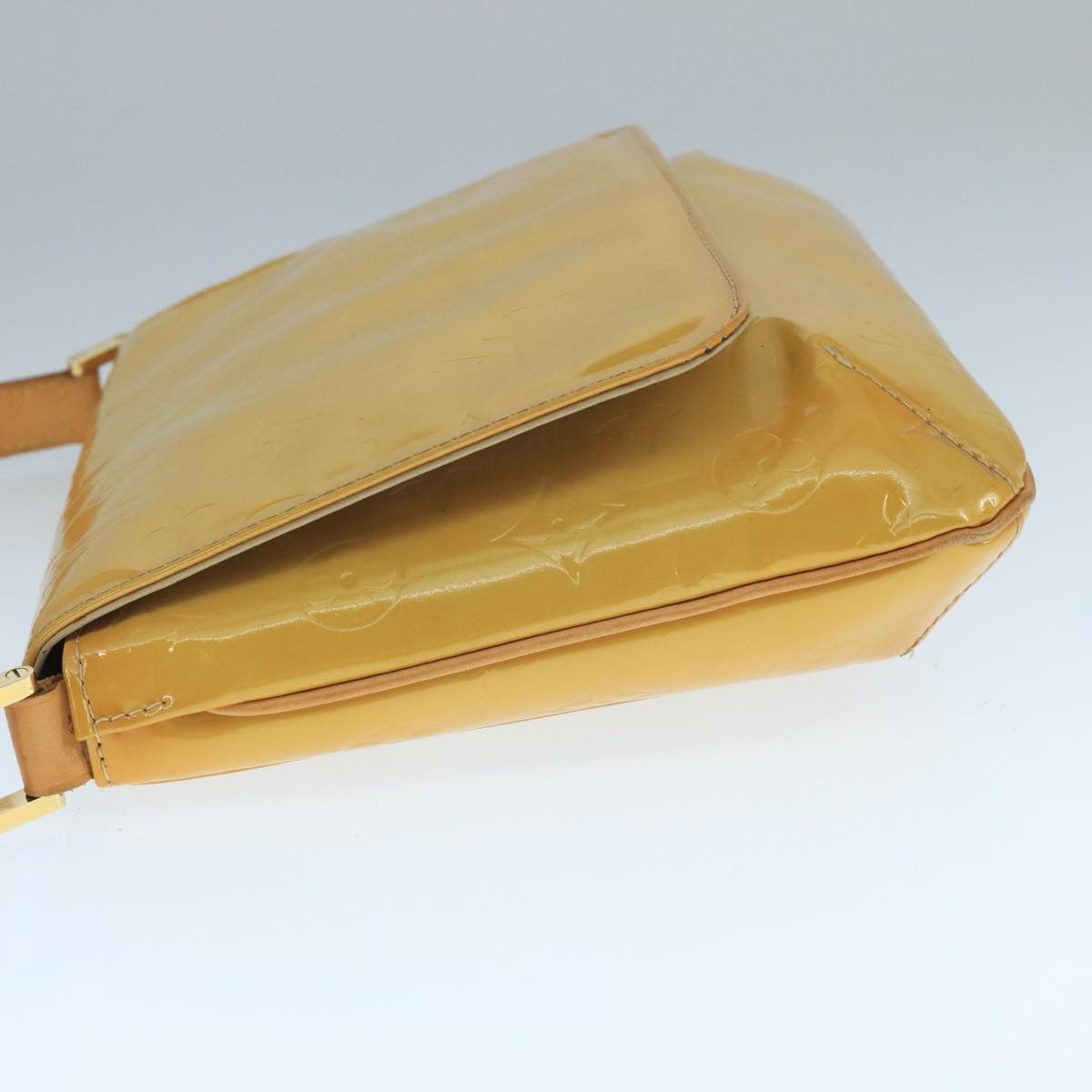 Louis Vuitton Thompson Street Beige Patent Leather Shoulder Bag Size ONE SIZE - 4 Thumbnail