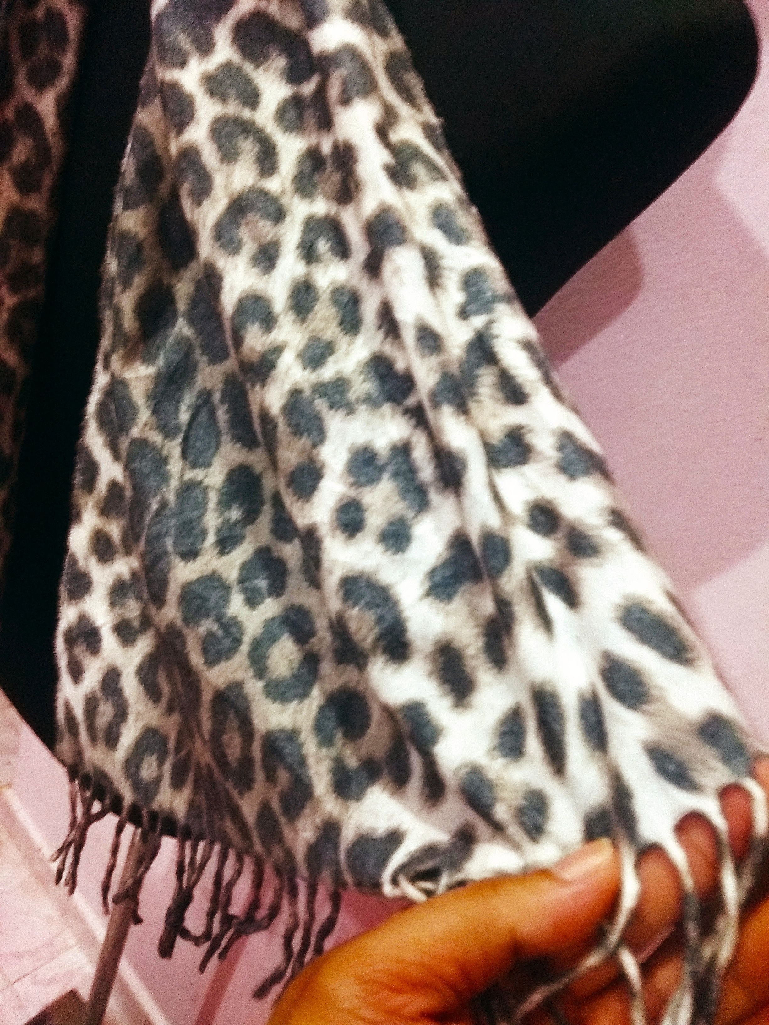 Vintage Vintage Cashmilano Muffler/scarf. Leopard design Size ONE SIZE - 7 Thumbnail