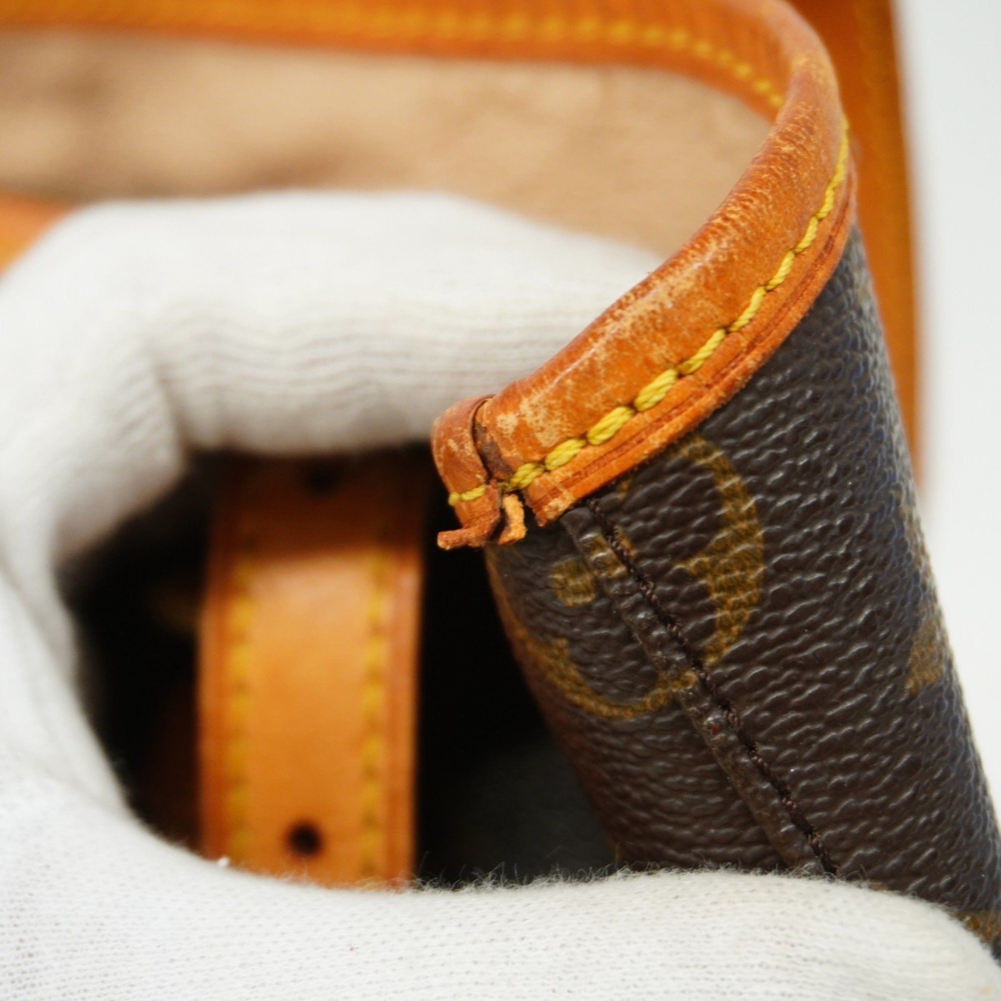 Louis Vuitton Louis Vuitton Bucket GM tote Size ONE SIZE - 6 Thumbnail