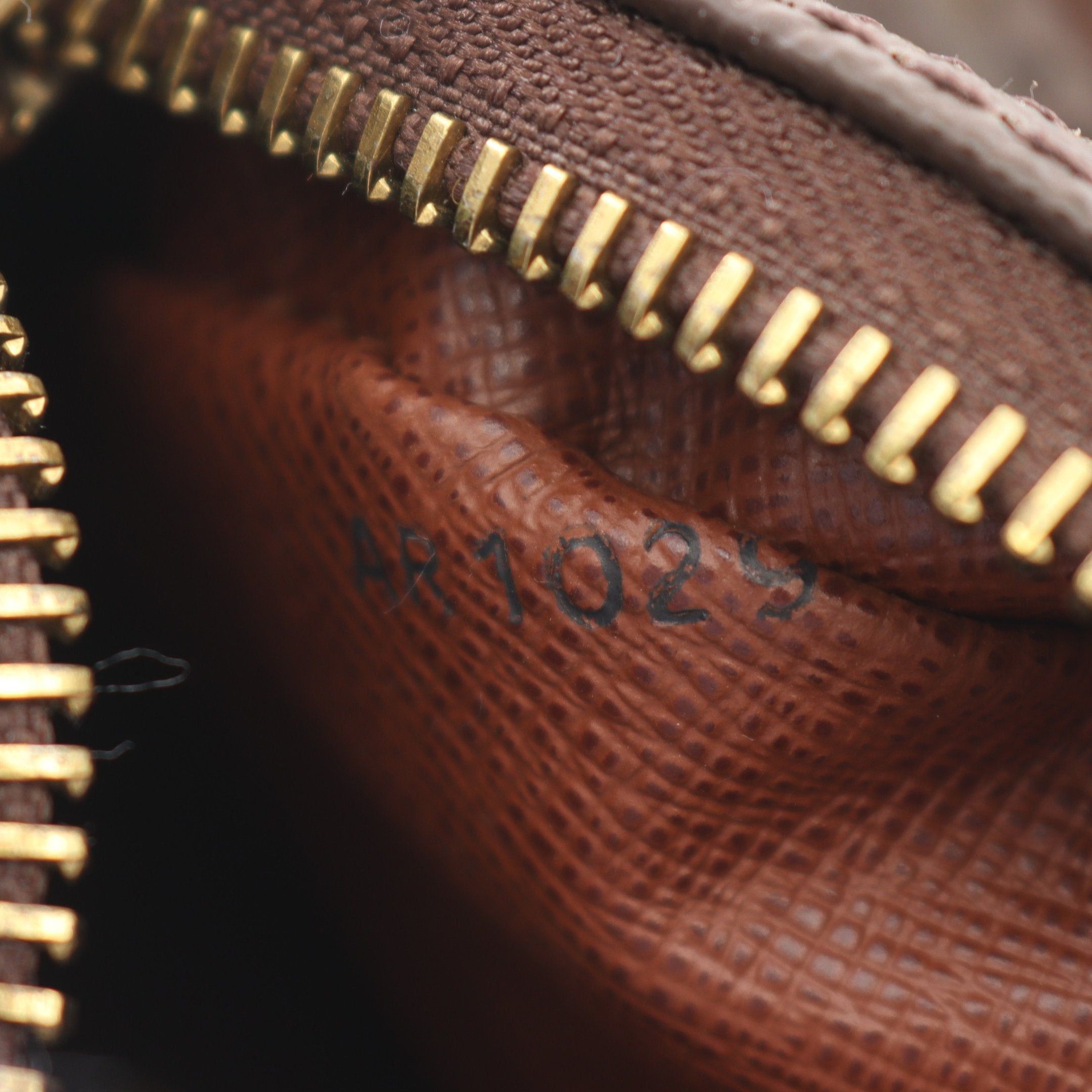 Louis Vuitton Louis Vuitton Nil Monogram Shoulder Bag Leather Brown Size ONE SIZE - 5 Thumbnail