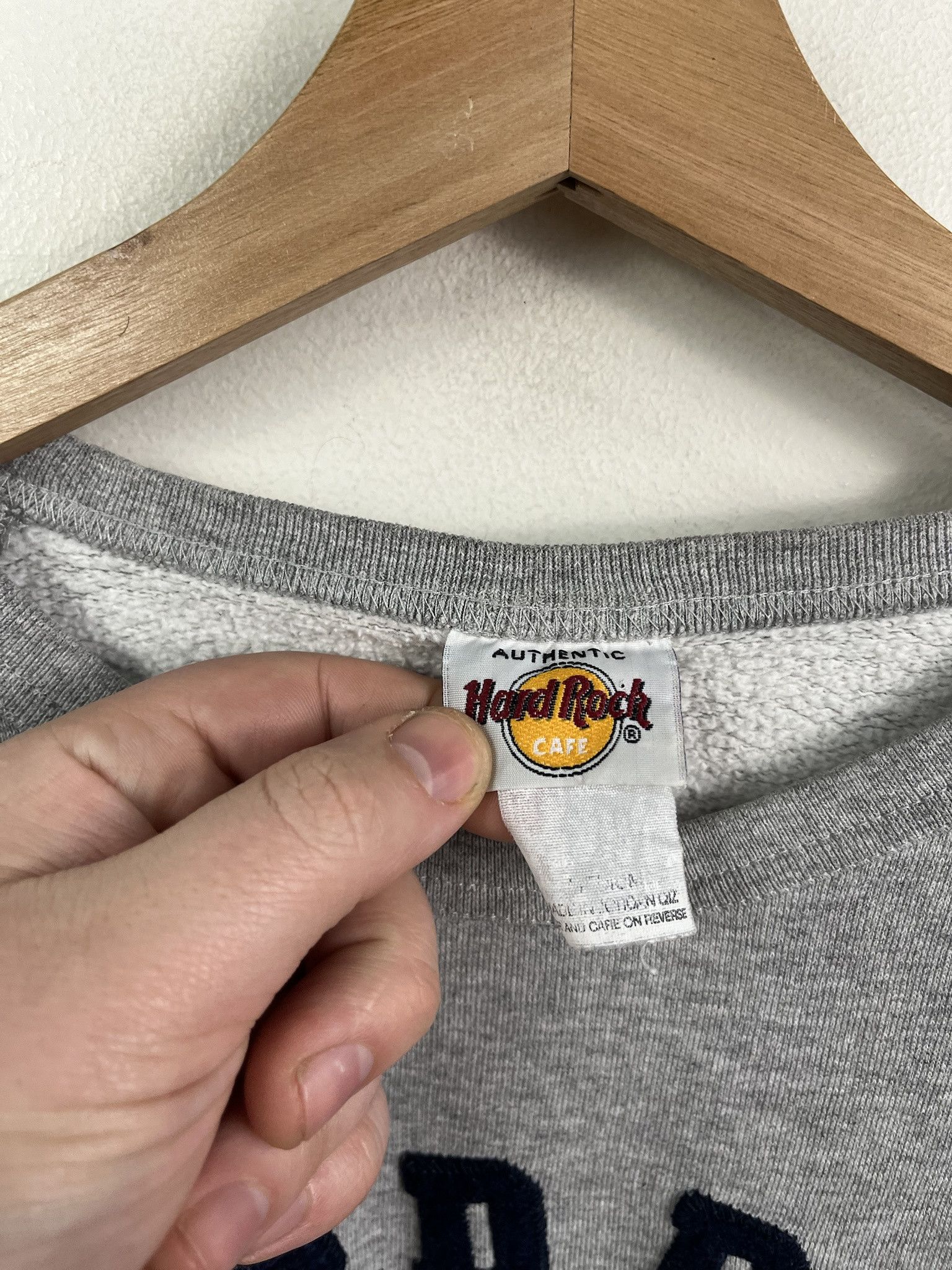 Hard Rock Cafe × Vacation Vintage Sweatshirt Hard Rock Cafe Maui Crewneck Size M Size US M / EU 48-50 / 2 - 2 Thumbnail