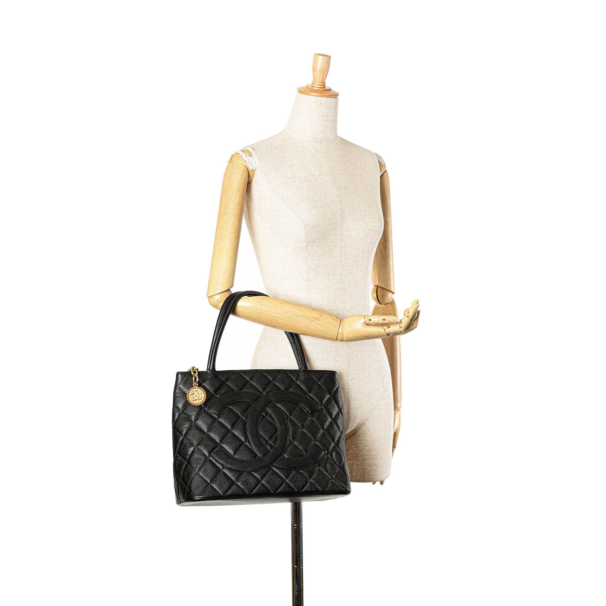 Chanel Chanel Caviar Medallion Tote Black Size ONE SIZE - 11 Thumbnail