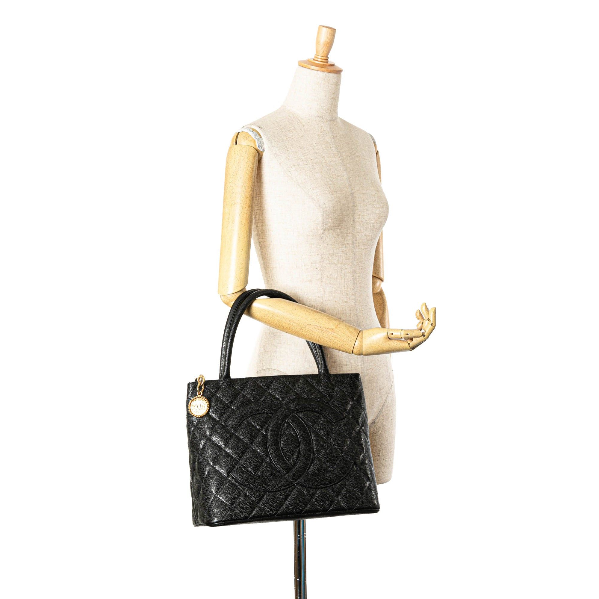 Chanel Chanel Caviar Medallion Tote Black Size ONE SIZE - 11 Thumbnail