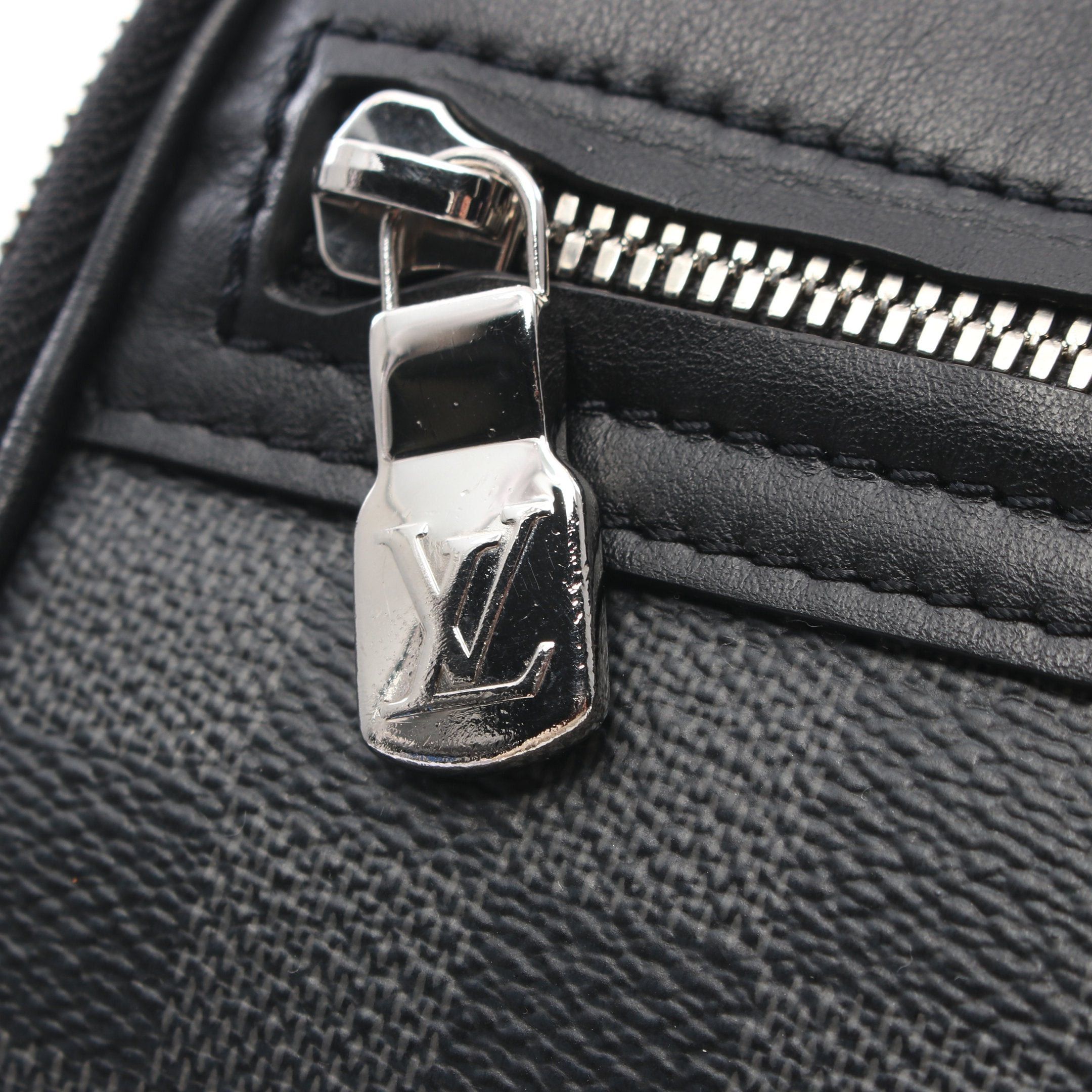Louis Vuitton Louis Vuitton Scott Messenger Damier Graphite Shoulder Bag Leather Black Size ONE SIZE - 8 Thumbnail