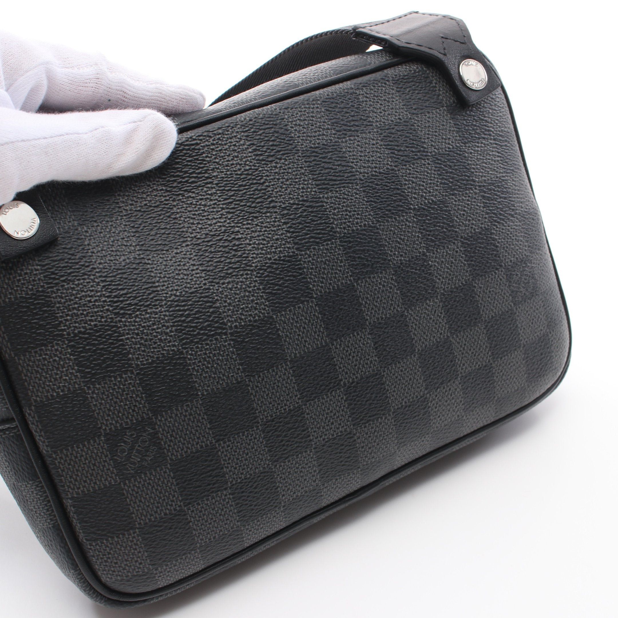 Louis Vuitton Louis Vuitton Scott Messenger Damier Graphite Shoulder Bag Leather Black Size ONE SIZE - 9 Thumbnail