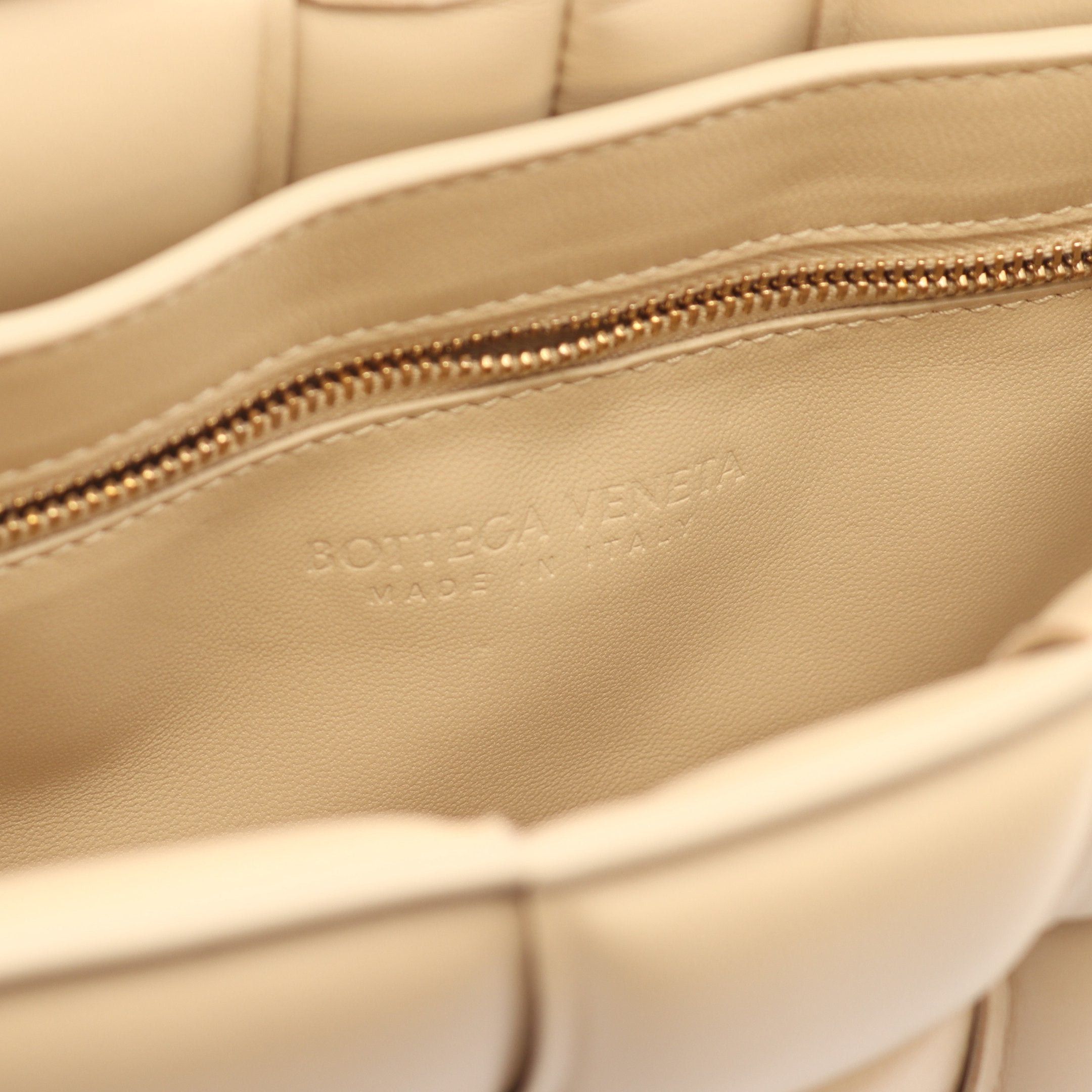 Bottega Veneta Bottega Veneta Padet Cassette Intrecciato Shoulder Bag Leather Beige Size ONE SIZE - 4 Thumbnail