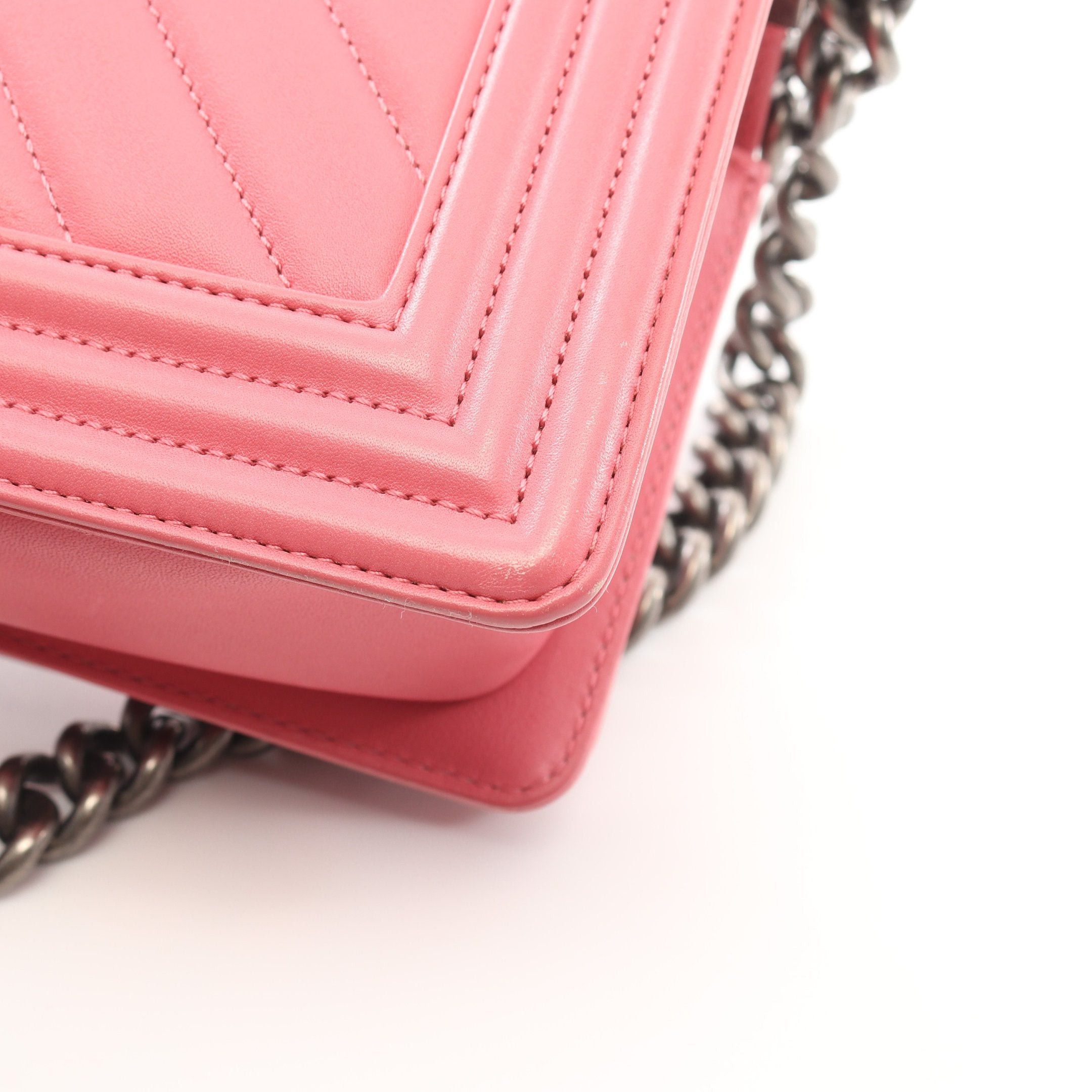 Chanel Chanel Boy Chanel Small Chevron V-Stitch Chain Shoulder Bag Leather Pink Antique Silver Hardware Size ONE SIZE - 10 Thumbnail