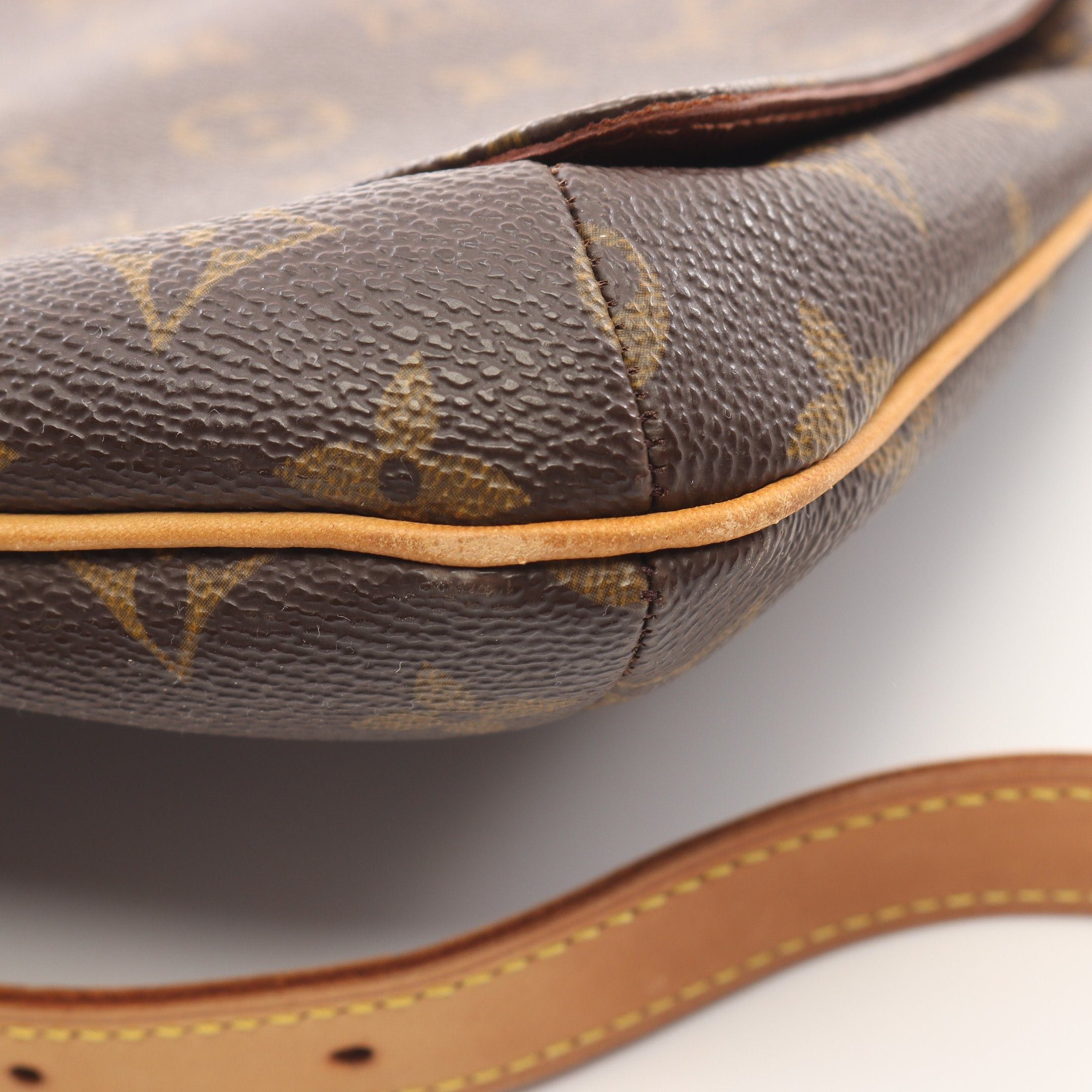 Louis Vuitton Louis Vuitton Musette Tango Short Strap Monogram Shoulder Bag Leather Brown Size ONE SIZE - 9 Thumbnail