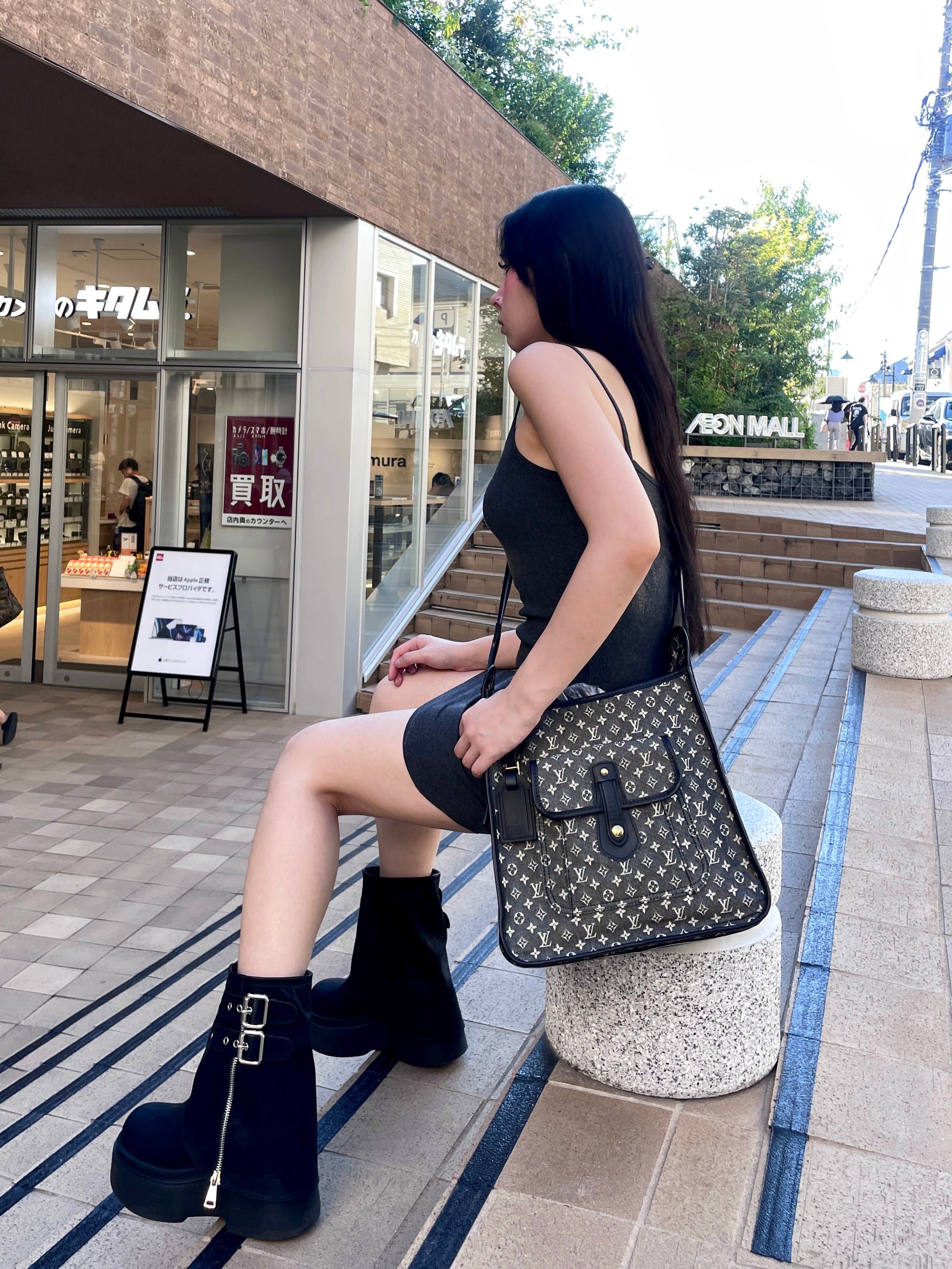 Louis Vuitton Louis Vuitton Monogram Denim Neo Caviar Mm Noir M95351 Size ONE SIZE - 2 Thumbnail